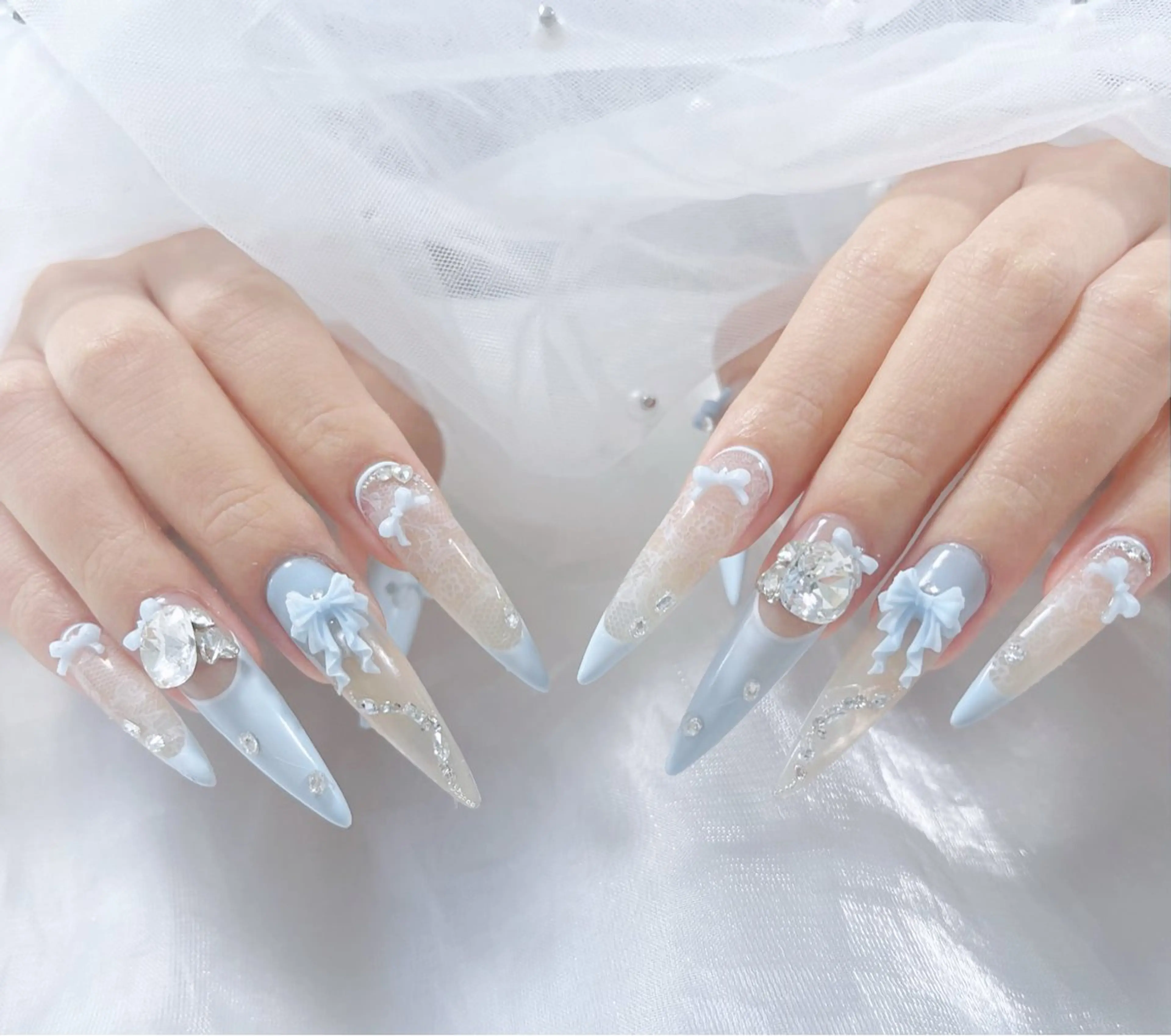 ネイル オーロラネイル クリアネイル フラッシュネイル ジェルネイル グラデーション ハンドネイル Amee Nailsalonのネイルデザイン