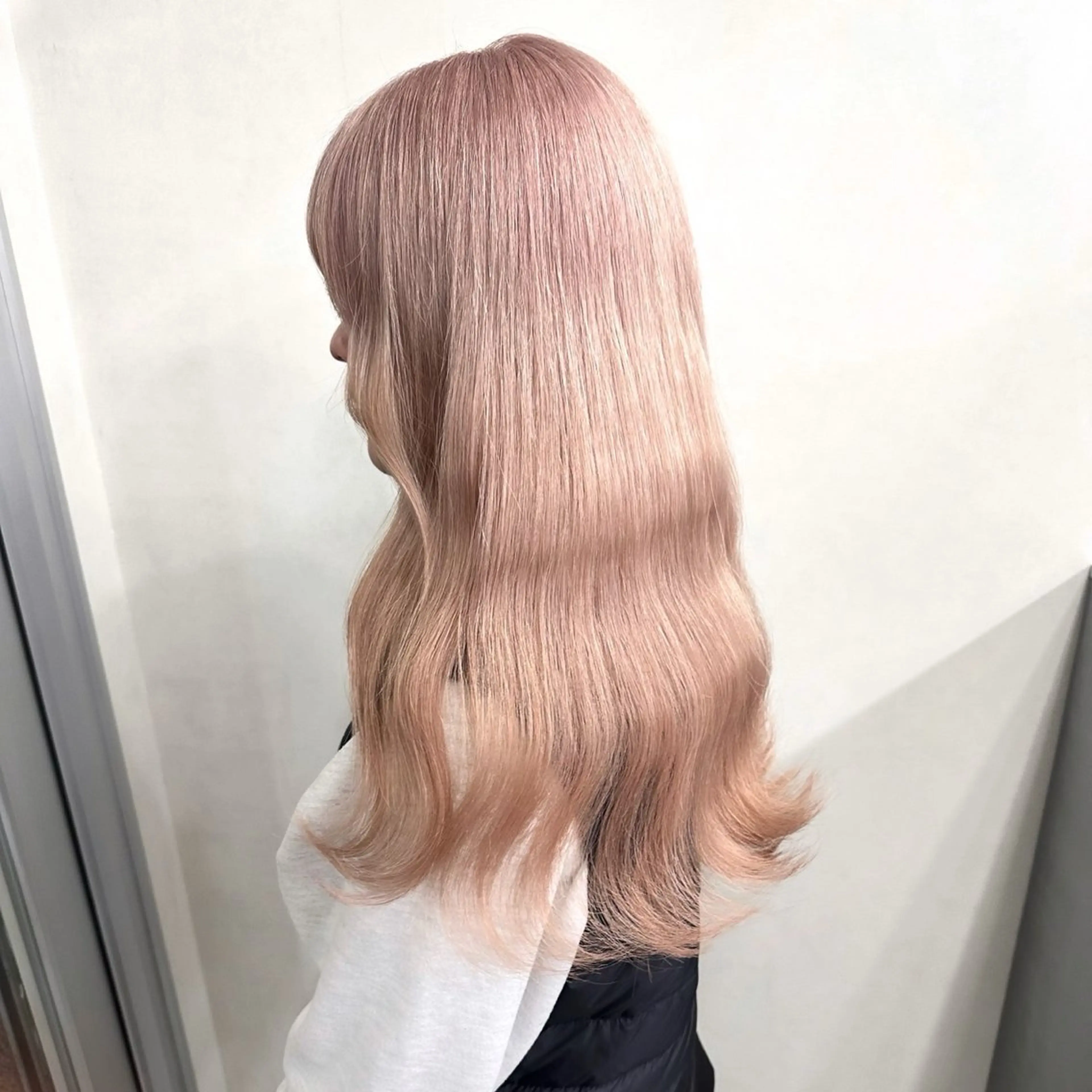 カラー ハイトーンカラー 苗代萌/ぷるツヤ髪 🫧／レイヤーカットのヘアスタイル