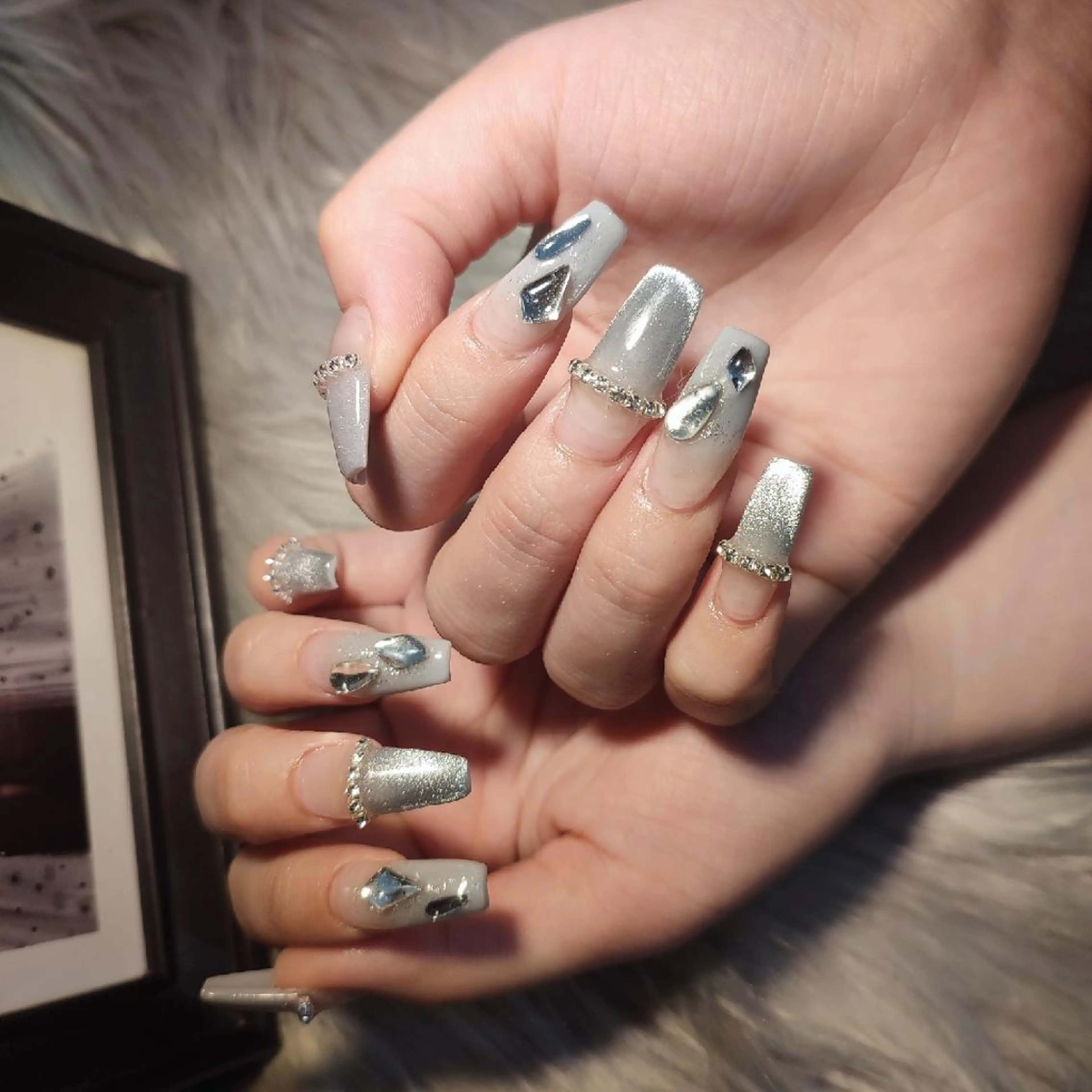 ネイル ハンドネイル RUNWAY 　　の眉毛・アイブロウイメージ