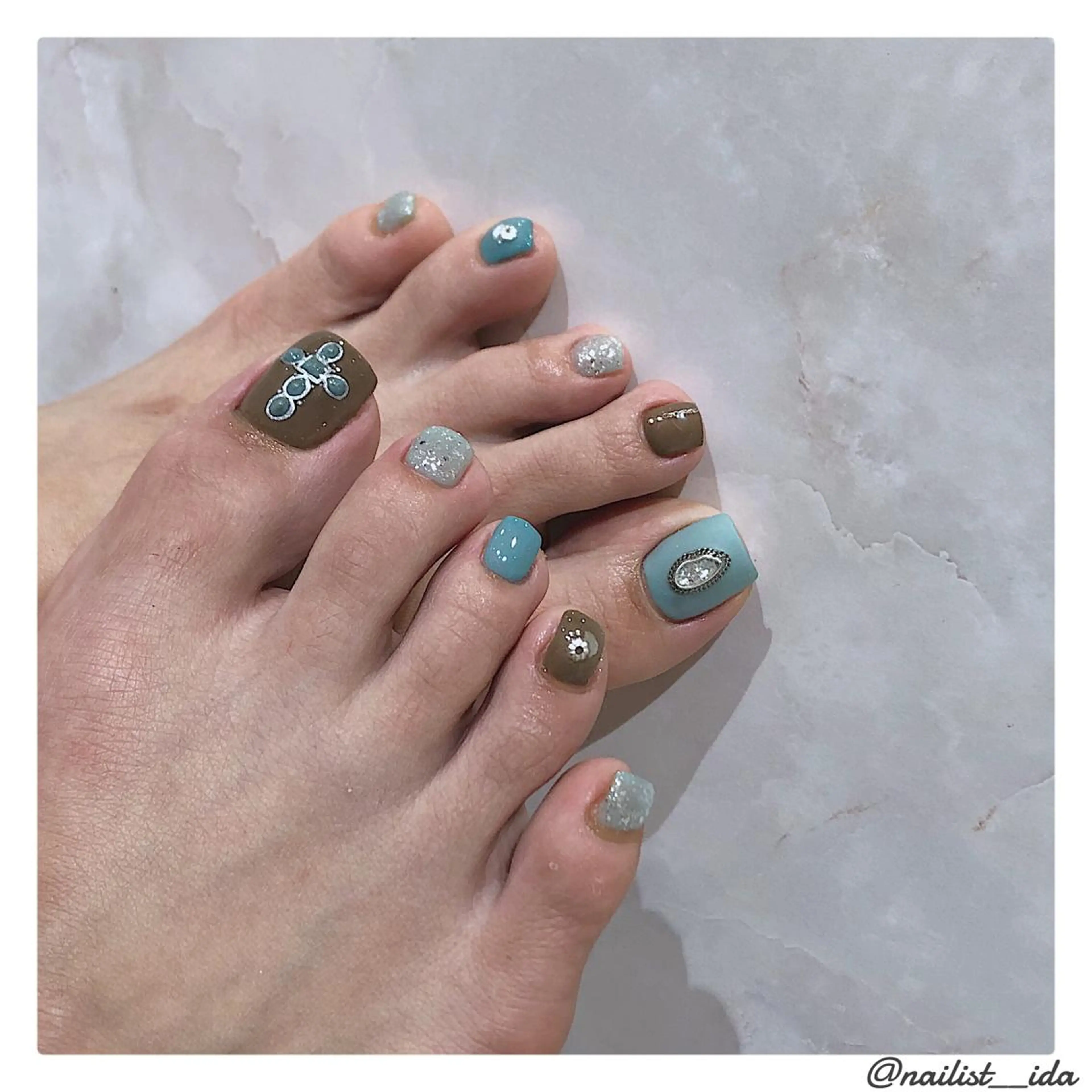 ネイル ブルー フットネイル Arowa 伊田のネイルデザイン