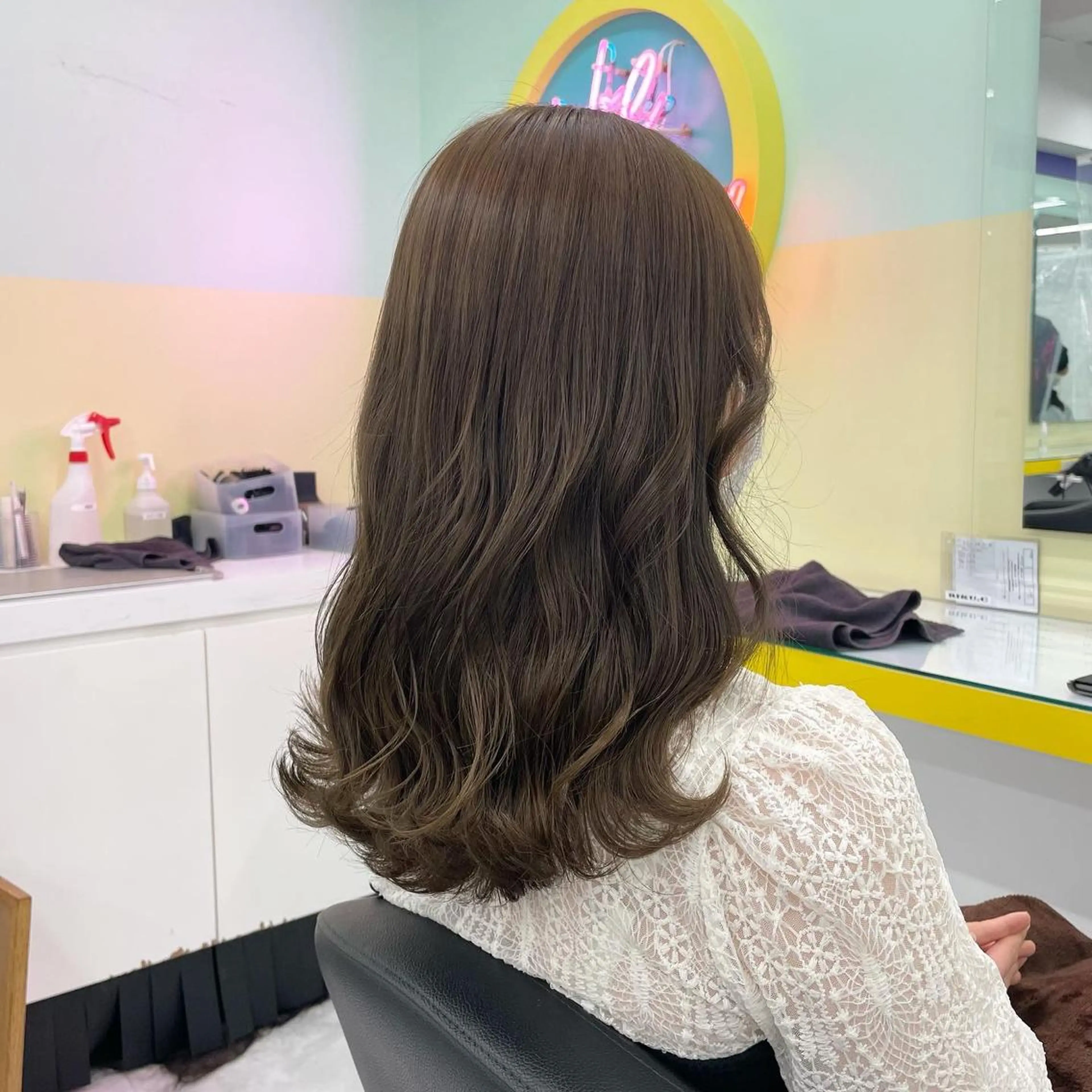 ミディアム カラー パーマ ヘアアレンジ カット ヘアカラー トリートメント ヘッドスパ ヘアセット ☁️縮毛矯正✖️ 透明感☁️りくのヘアスタイル
