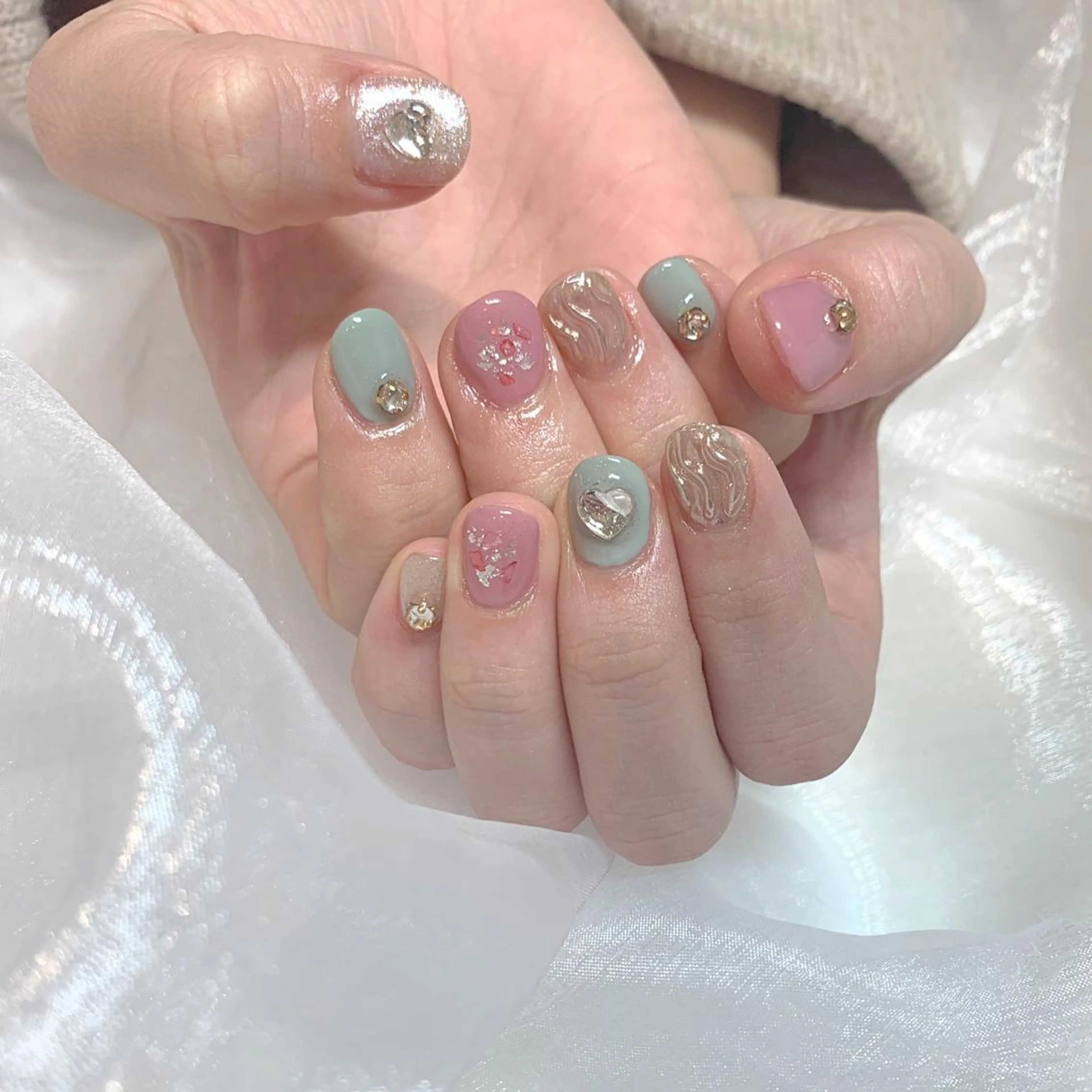 ネイル ピスタチオネイル Kanon 🤍のネイルデザイン