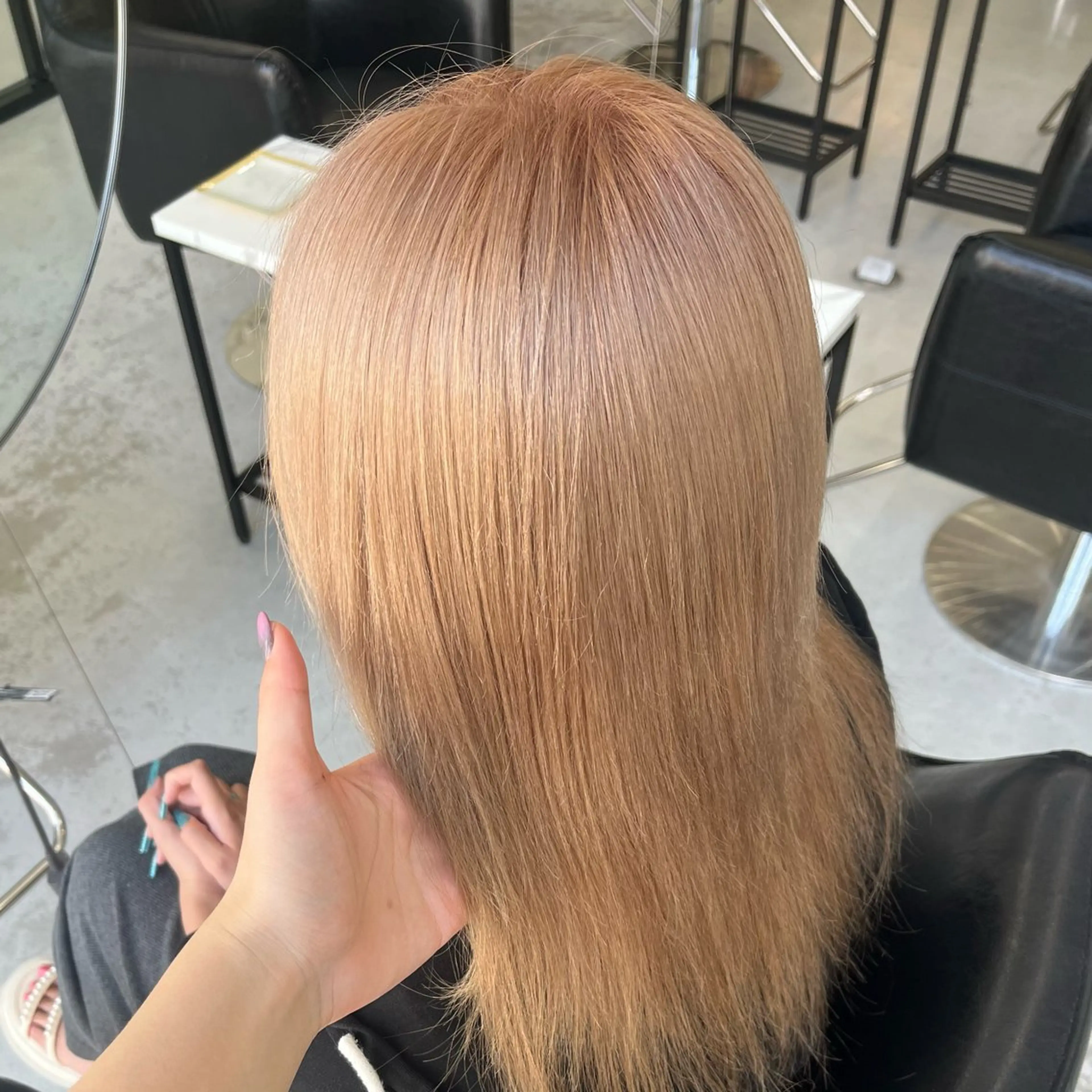 セミロング カラー MaisonHALU 梅木琉衣のヘアスタイル