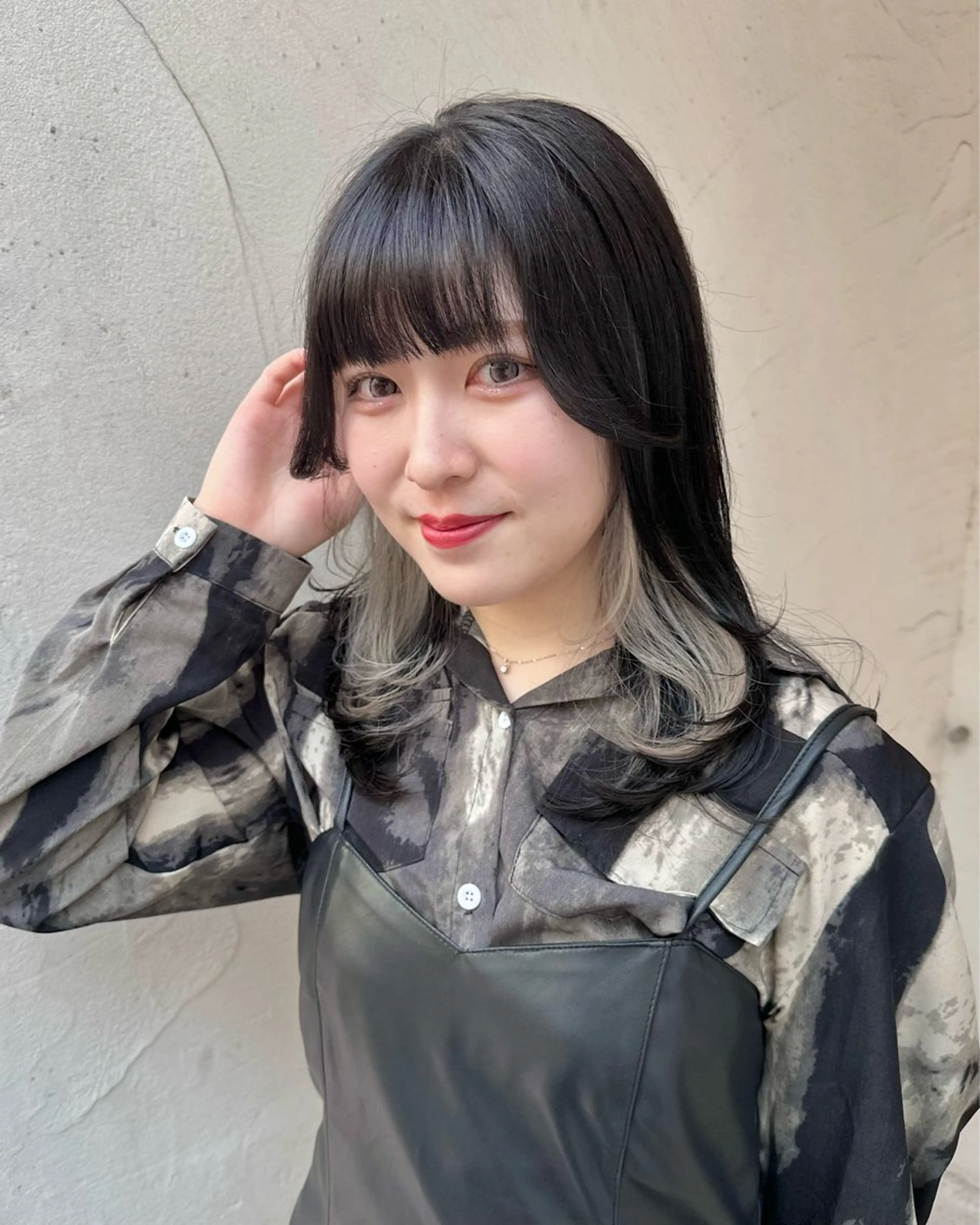 ロング カラー ブリーチ ケアブリーチ ダブルカラー インナーカラー シルバー カット ヘアカラー トリートメント インナーカラー/レイ ヤーカット♡/マキシのヘアスタイル