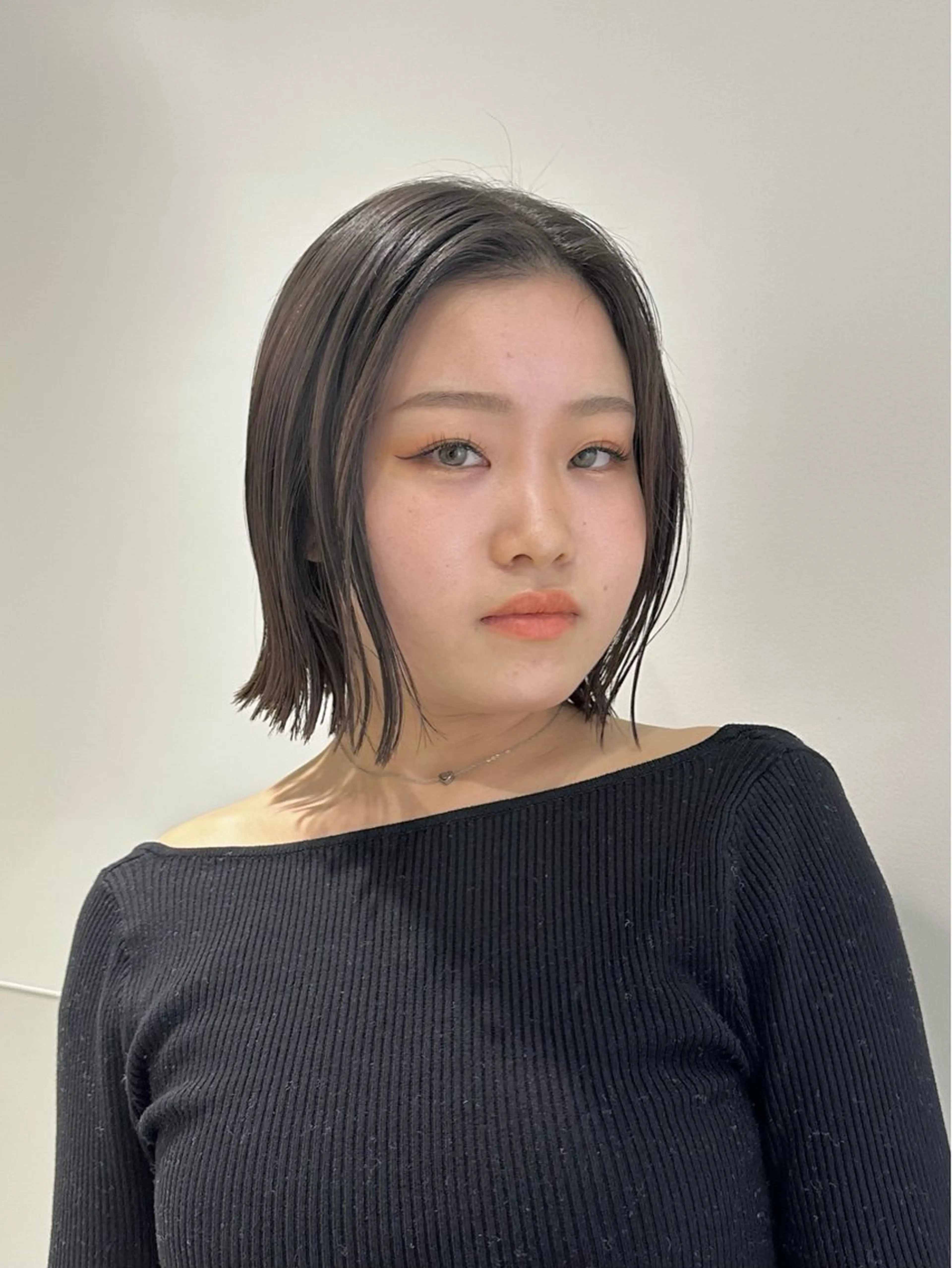 ショート カラー パーマ ヘアアレンジ メンズ 切りっぱなしボブ メンズ韓国風 ボブ くせ毛 髪質改善 韓国ボブ/髪質改善 ニュアンス特化RYOのヘアスタイル