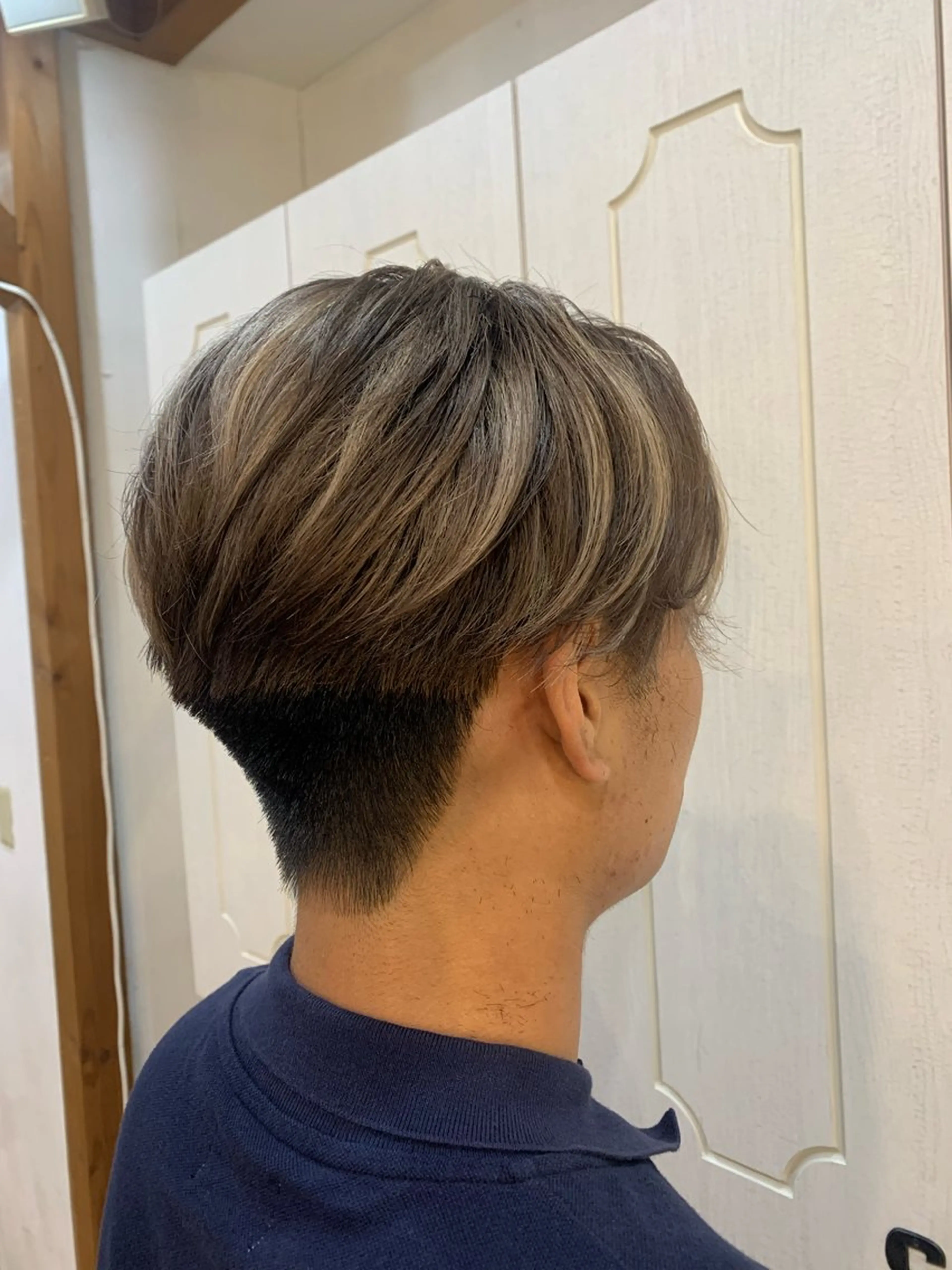 メンズダブルカラーの写真