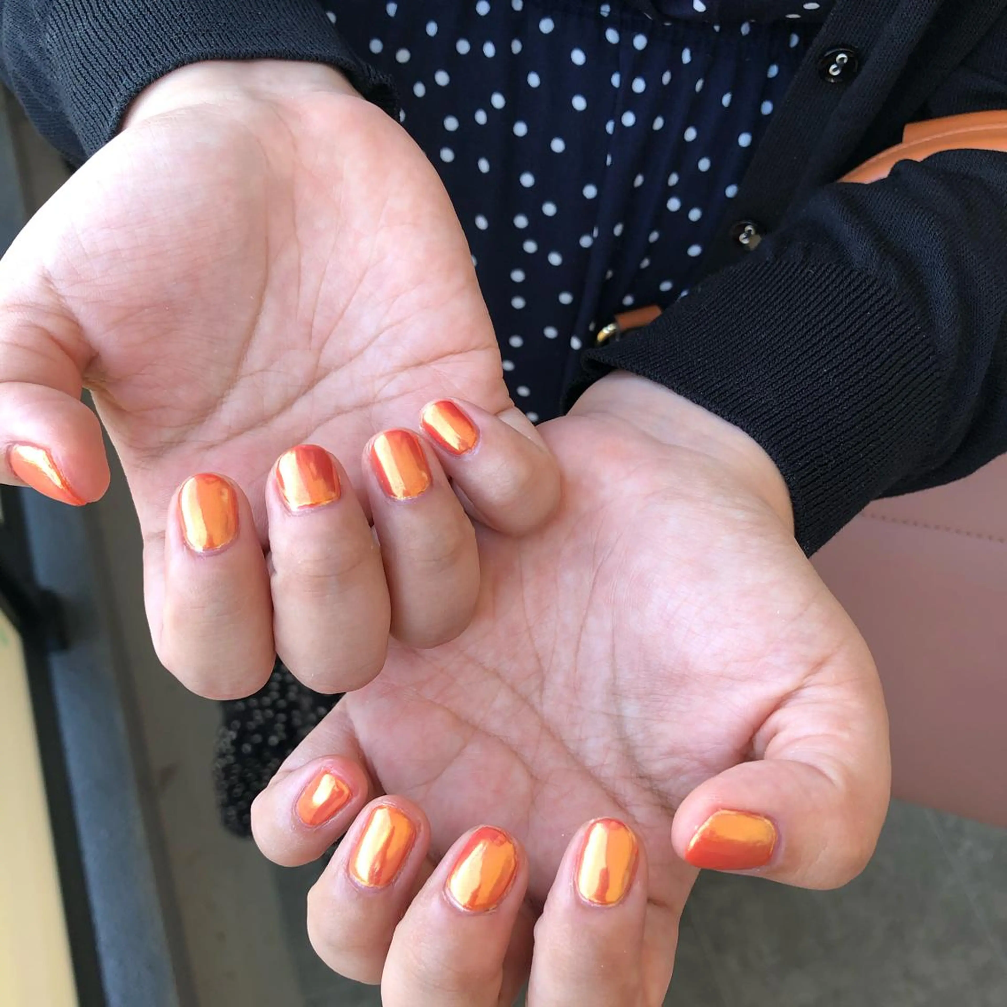 ネイル オーロラネイル オレンジ 黒葛原 めぐみのネイルデザイン