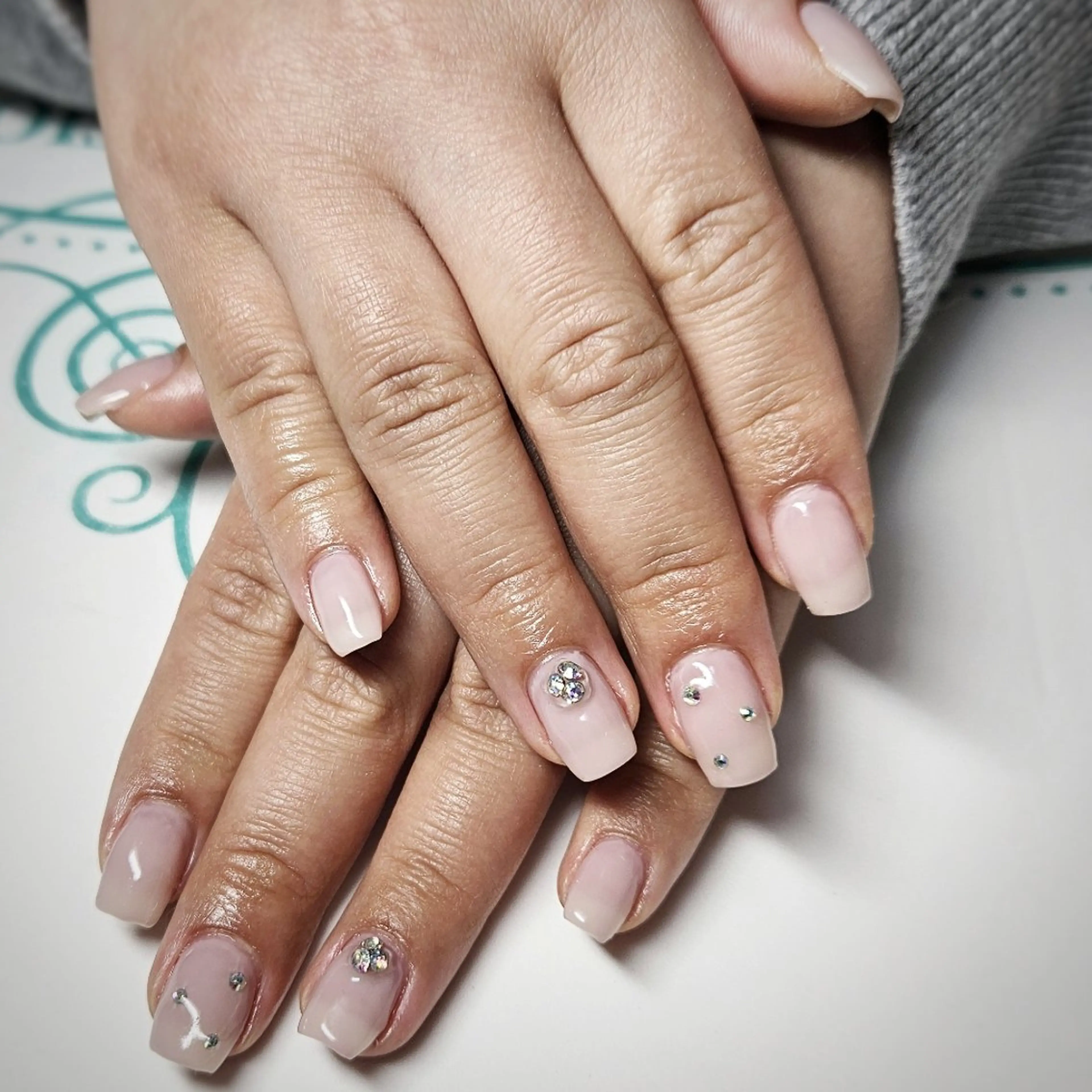 ネイル オフィスネイル ワンカラーネイル ハンドネイル Y. Saoriのネイルデザイン