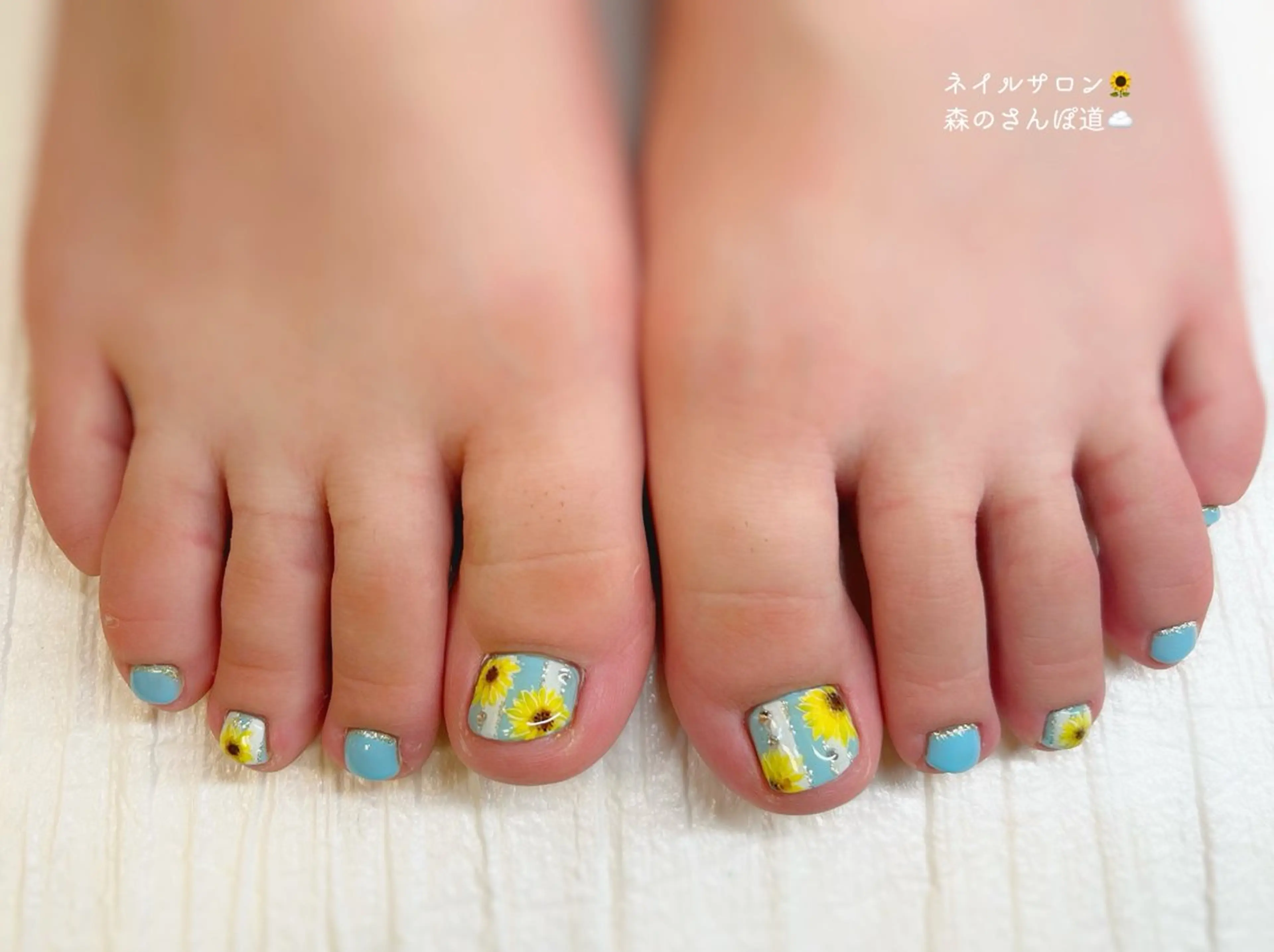 フットネイルアート4本の写真