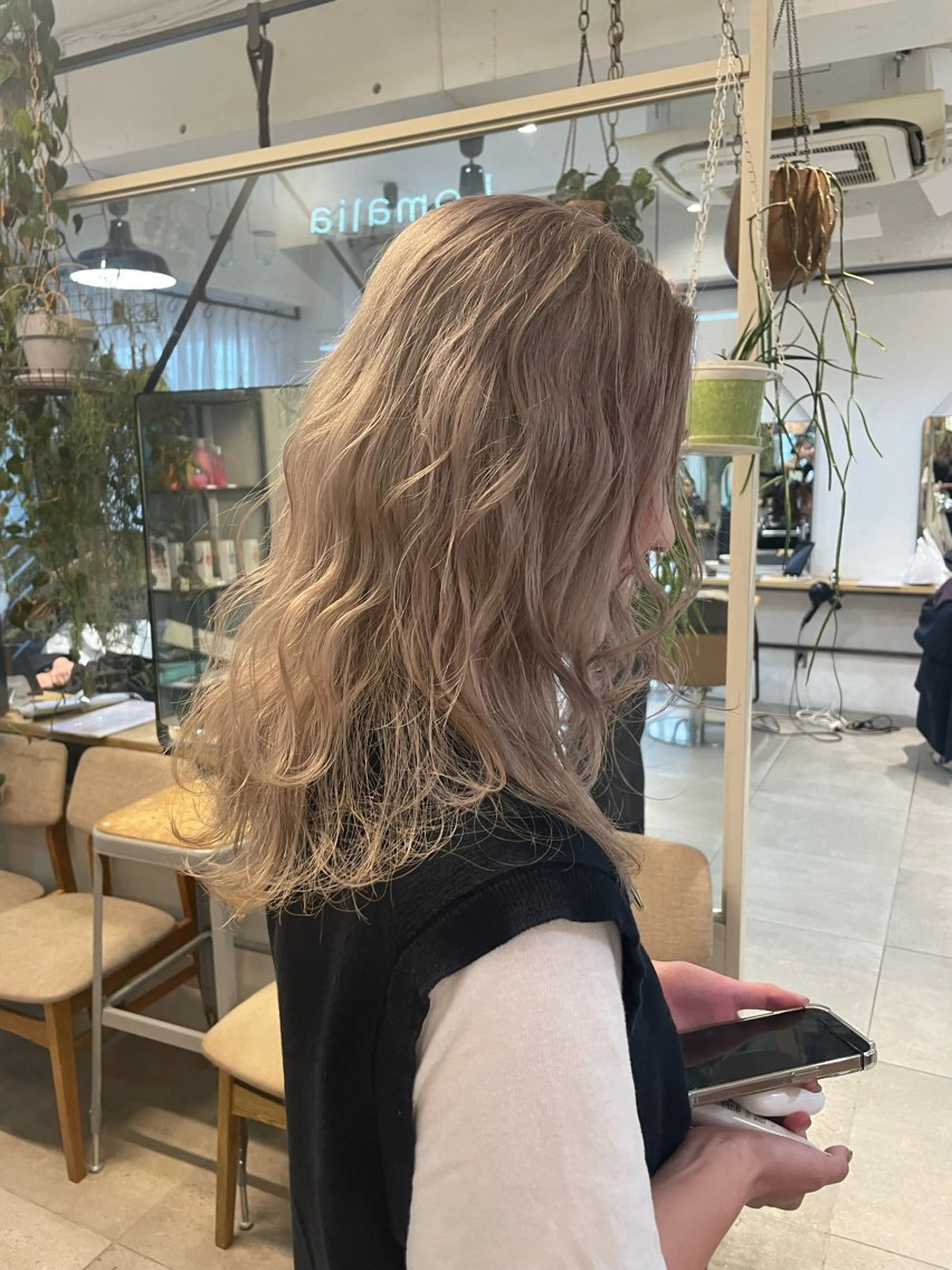 セミロング カラー ヘアカラー トリートメント ミルクティー× グレージュMOMOのヘアスタイル