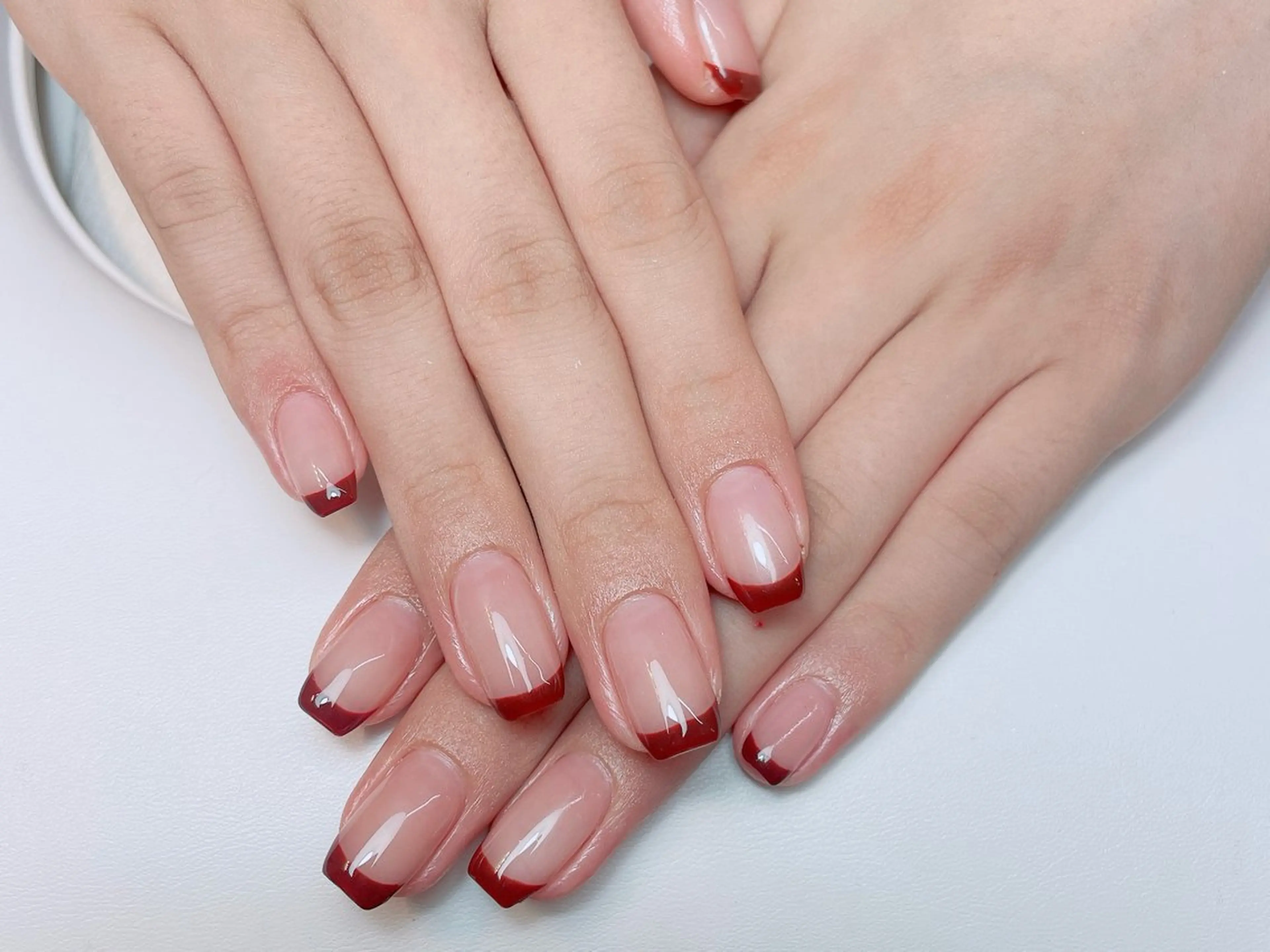 ネイル 長さ出し フットネイル フレンチネイル ジェルネイル ガーリー ハンドネイル NYネイルサロン 千葉中央店所属・NYネイルサロン 千葉中央店のネイルデザイン