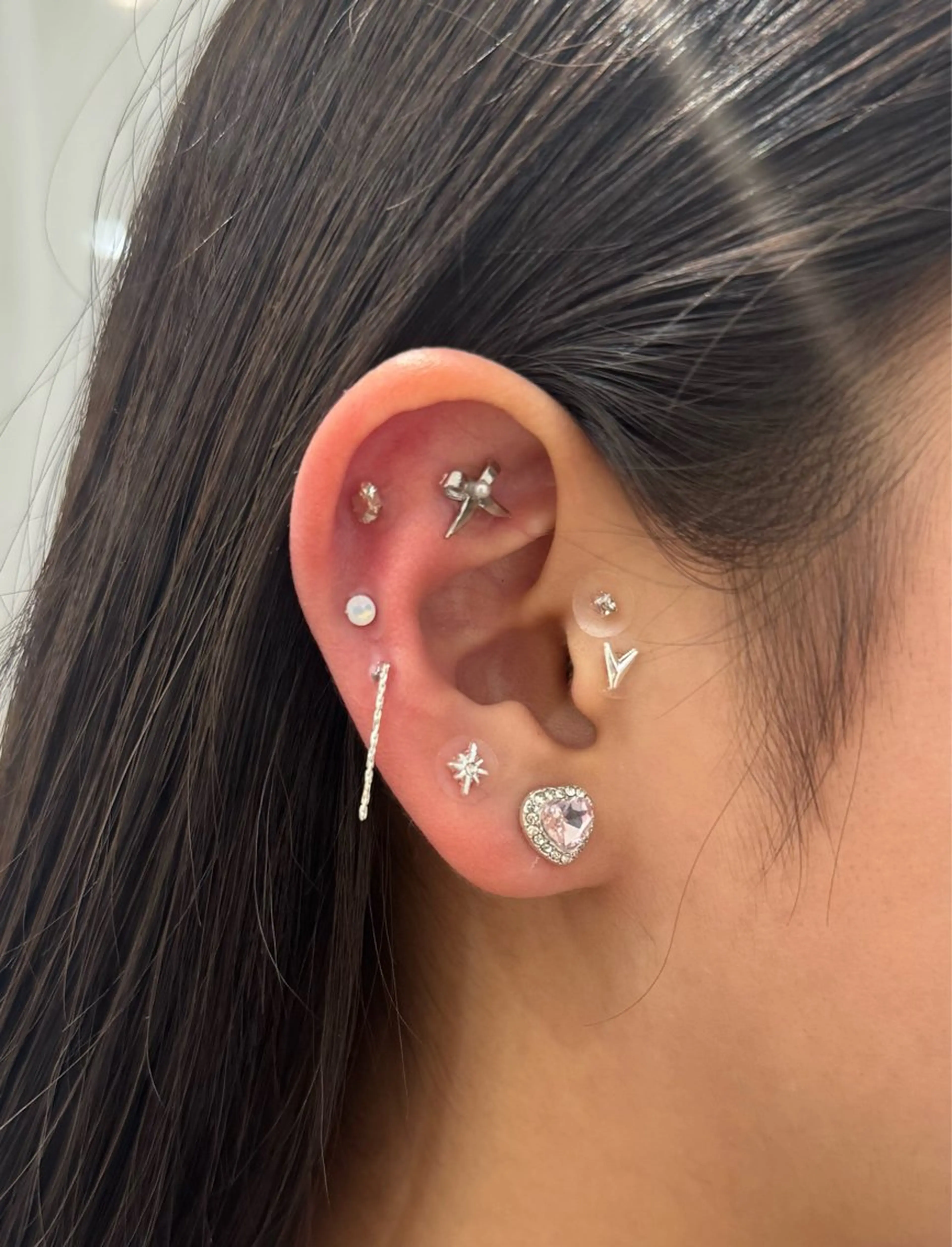 耳ツボジュエリー💎👂15粒まで🩷大きめパーツも◎の写真