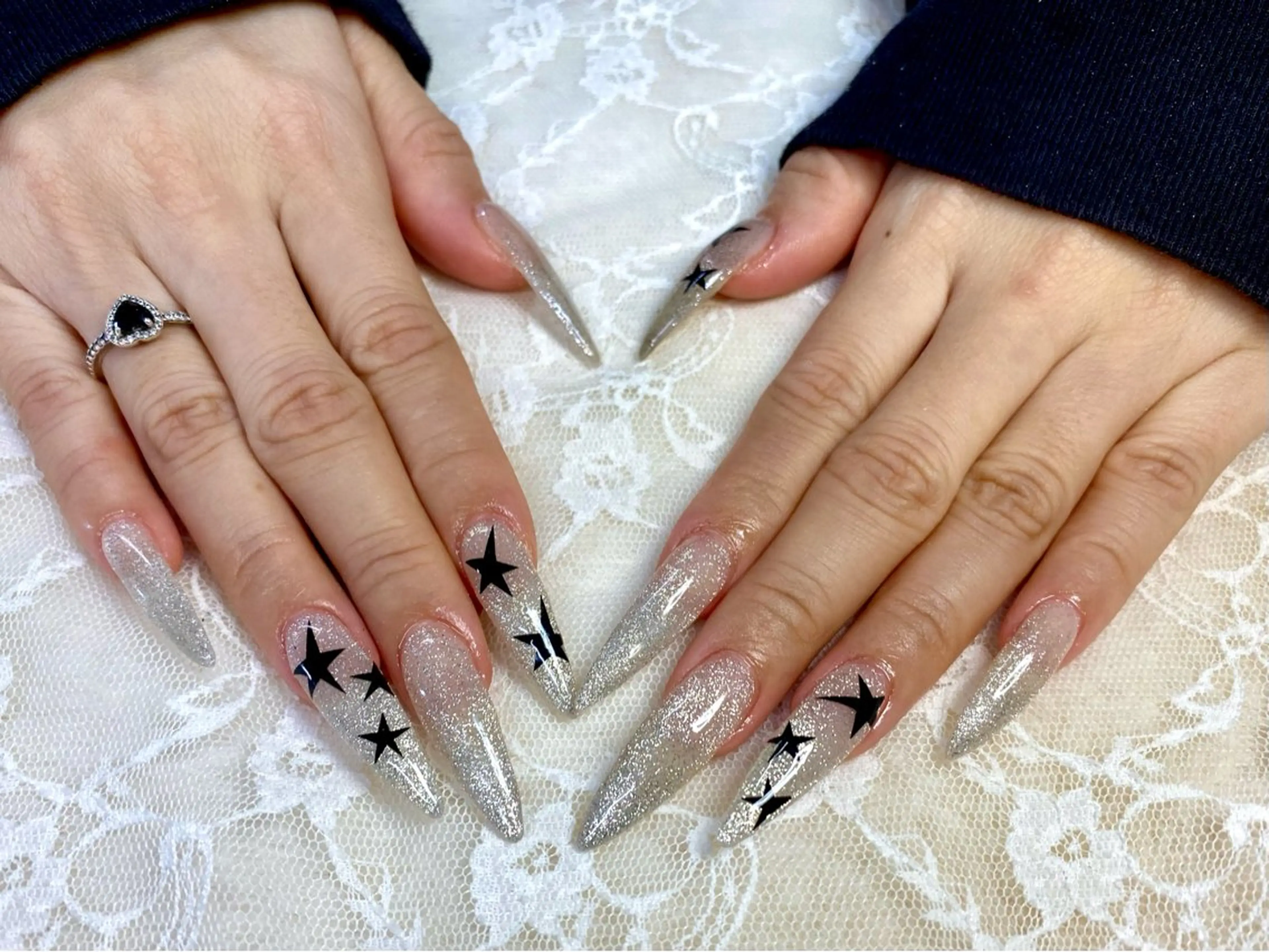 ネイル 長さ出し ロングネイル シルバー スーパーロングネイル ハンドネイル ハンドケア 心斎橋Salon Epokkuのネイルデザイン