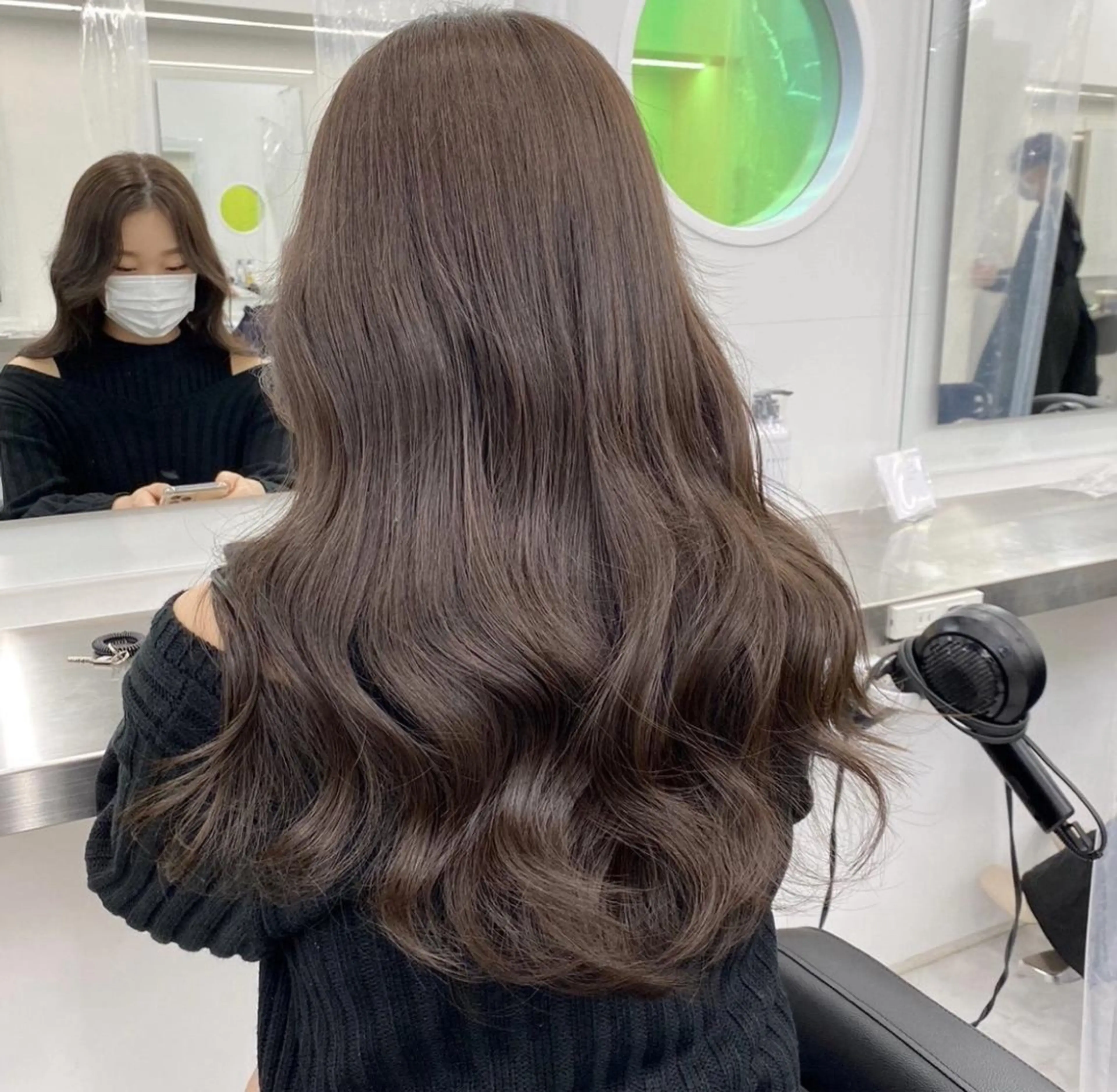 ロング ヘアカラー 韓国ヘア/ブリーチ無 しWカラー/オリーブのヘアスタイル