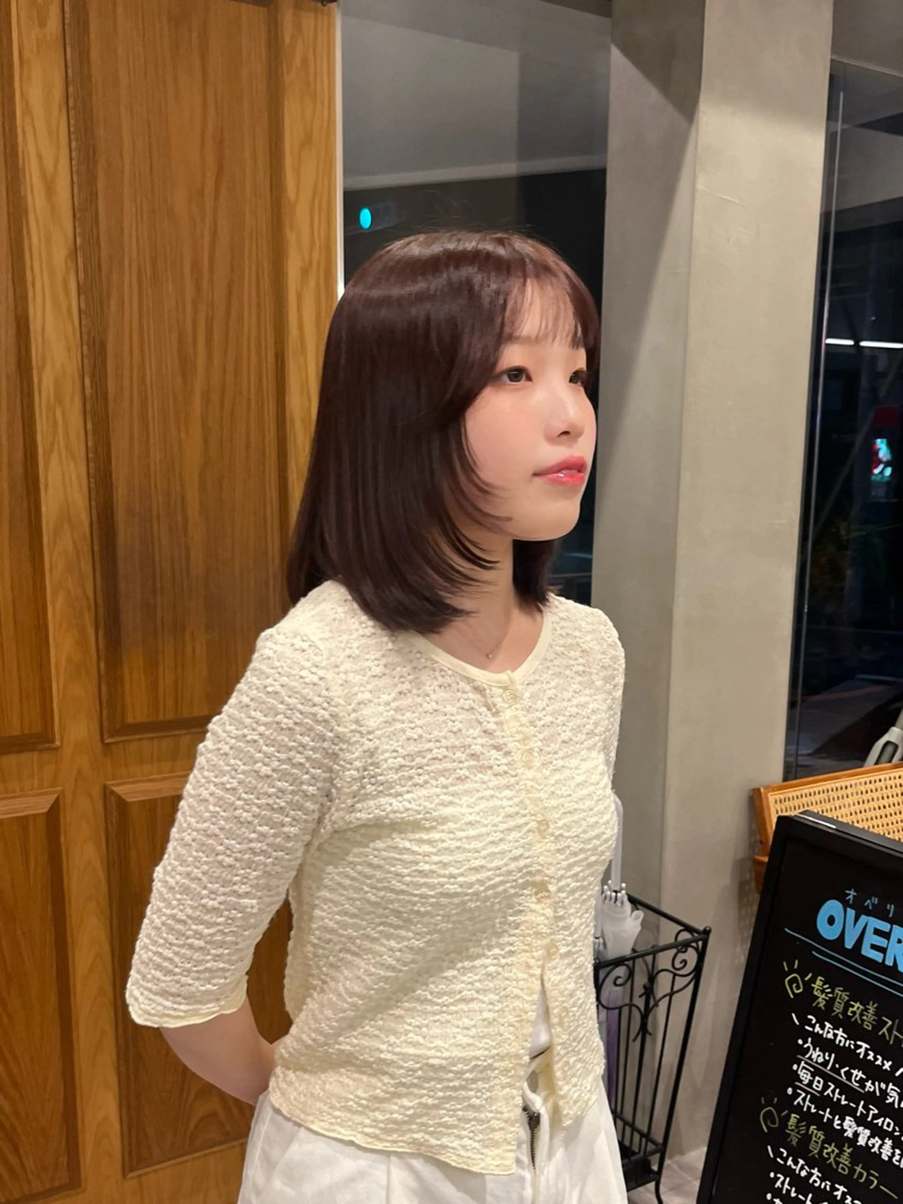 ミディアム 顔まわりレイヤー レイヤーカット AILERON 陣岸のヘアスタイル