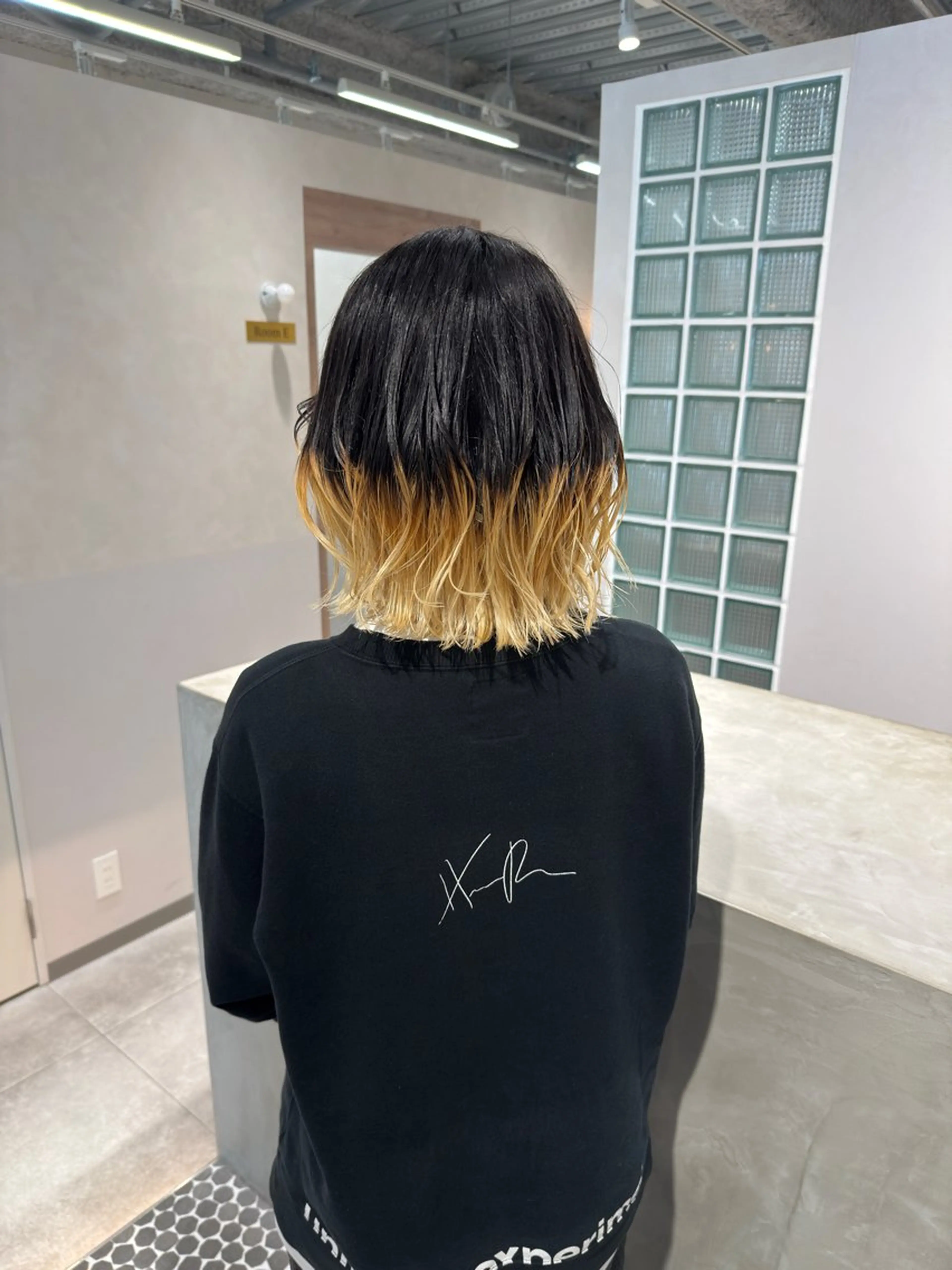 ショート カラー 切りっぱなしボブ グラデーションカラー ボブ カット ヘアカラー トリートメント 鈴木直之/ハイトーン /ボブ/美髪矯正のヘアスタイル