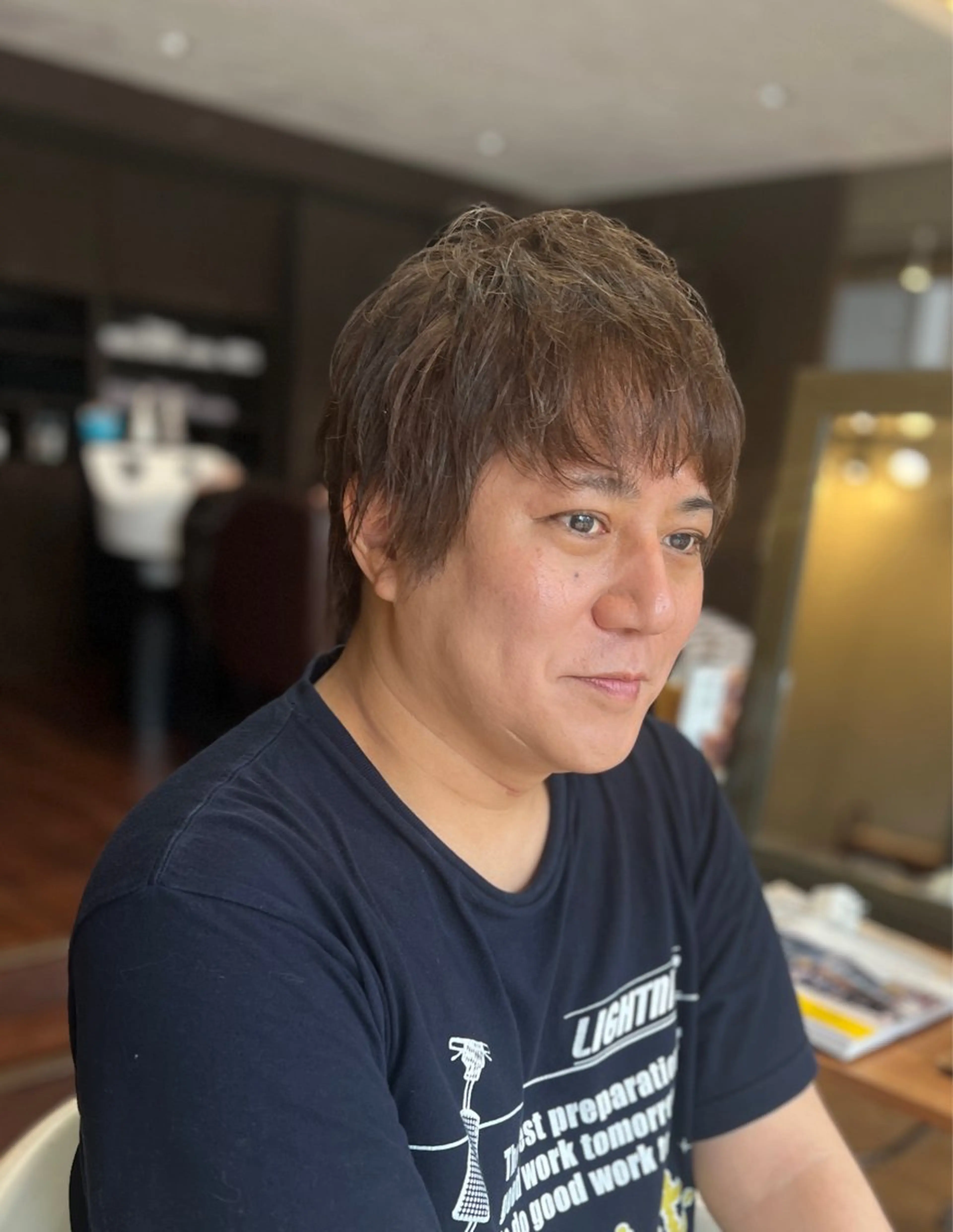 ショート メンズ アップバング メンズパーマ メンズツイストパーマ ショートヘア ツイストパーマ カット パーマ BEACH　HAIR&NAIL所属・両国駅徒歩1分⭐️ アイロン仕上げのヘアスタイル