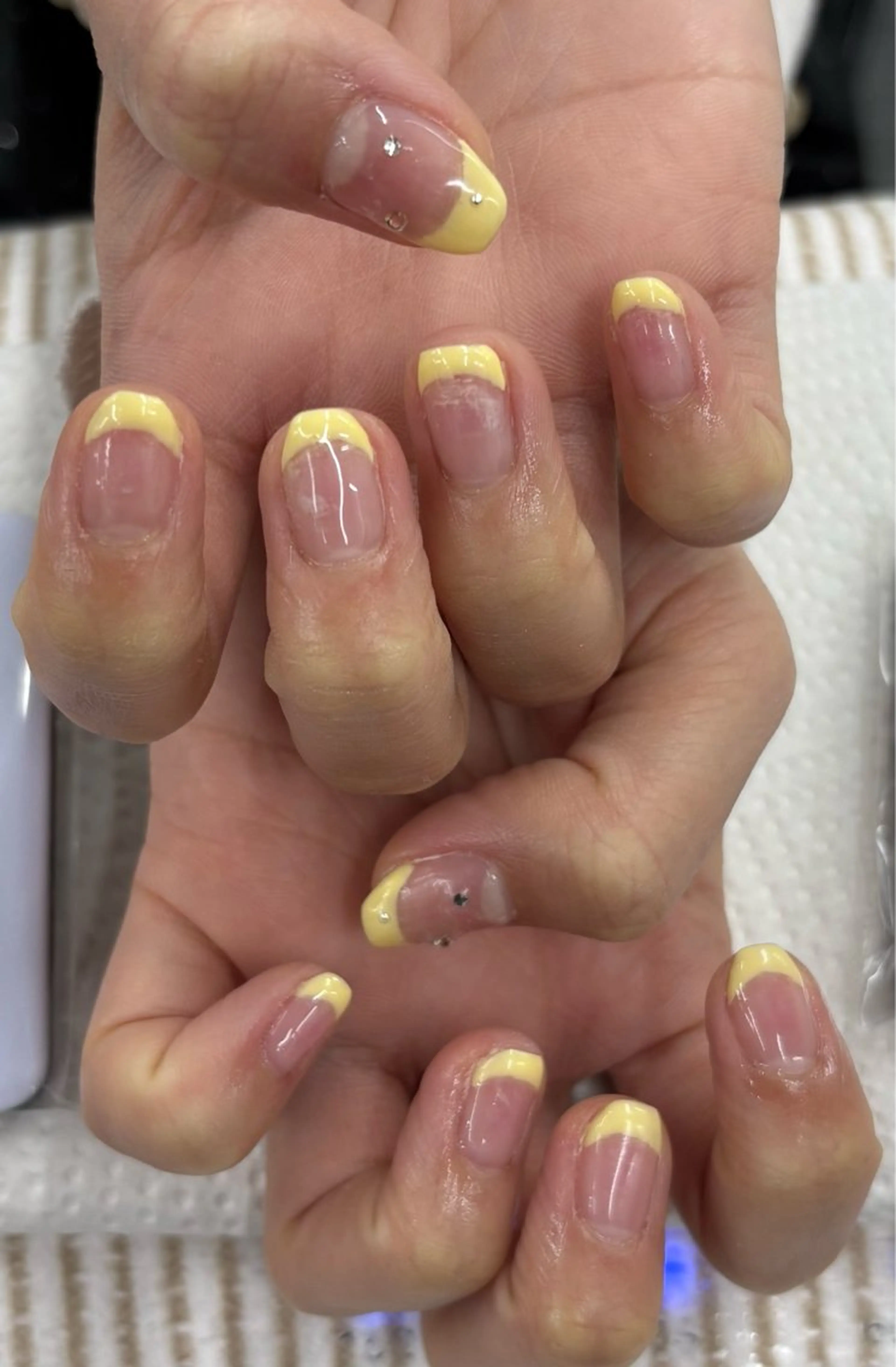 ネイル フレンチネイル 黄色 ハンドネイル 宮嶋 邦佳のネイルデザイン
