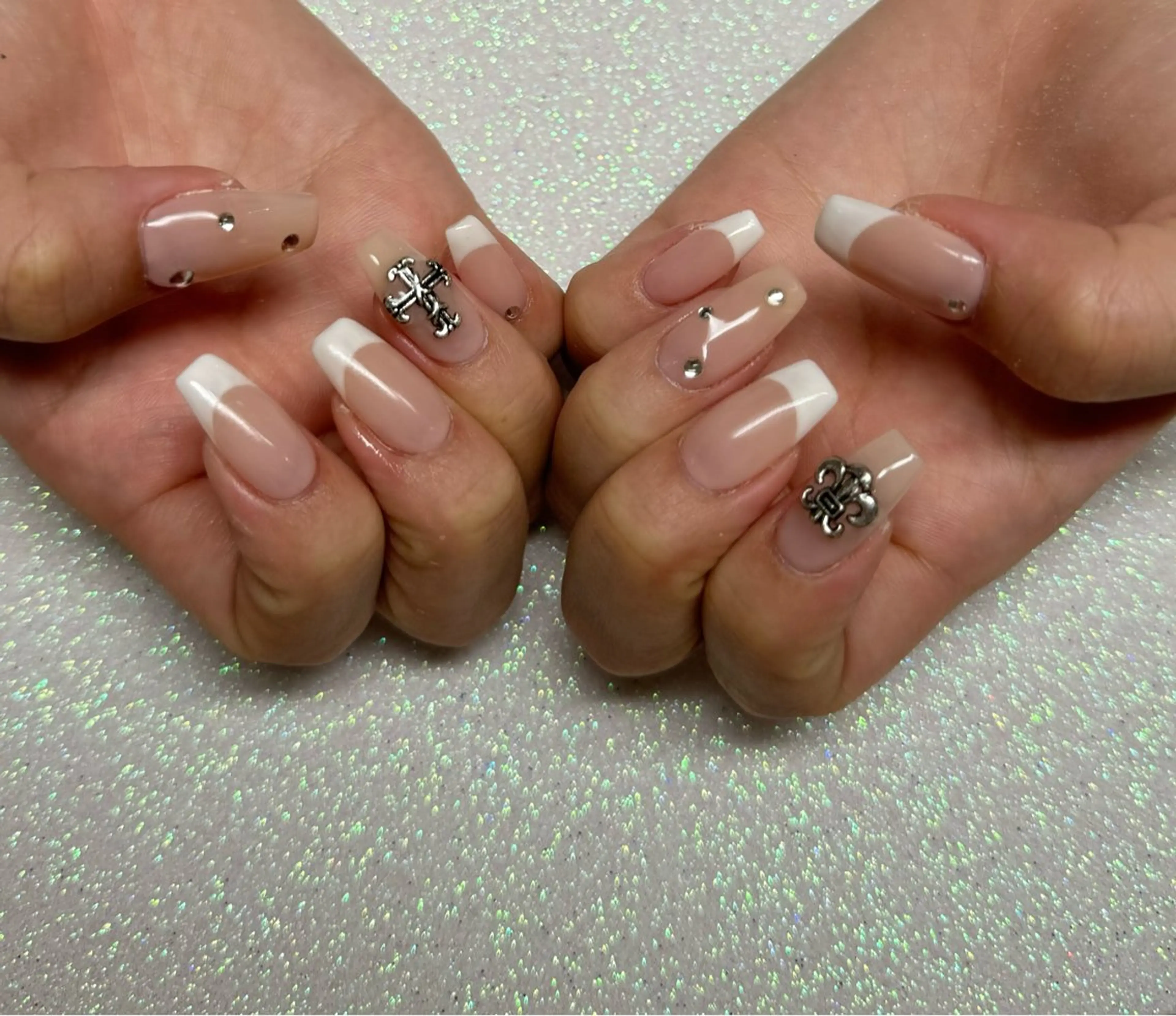 ネイル ハンドネイル VIERU 🌈🎀💖のネイルデザイン