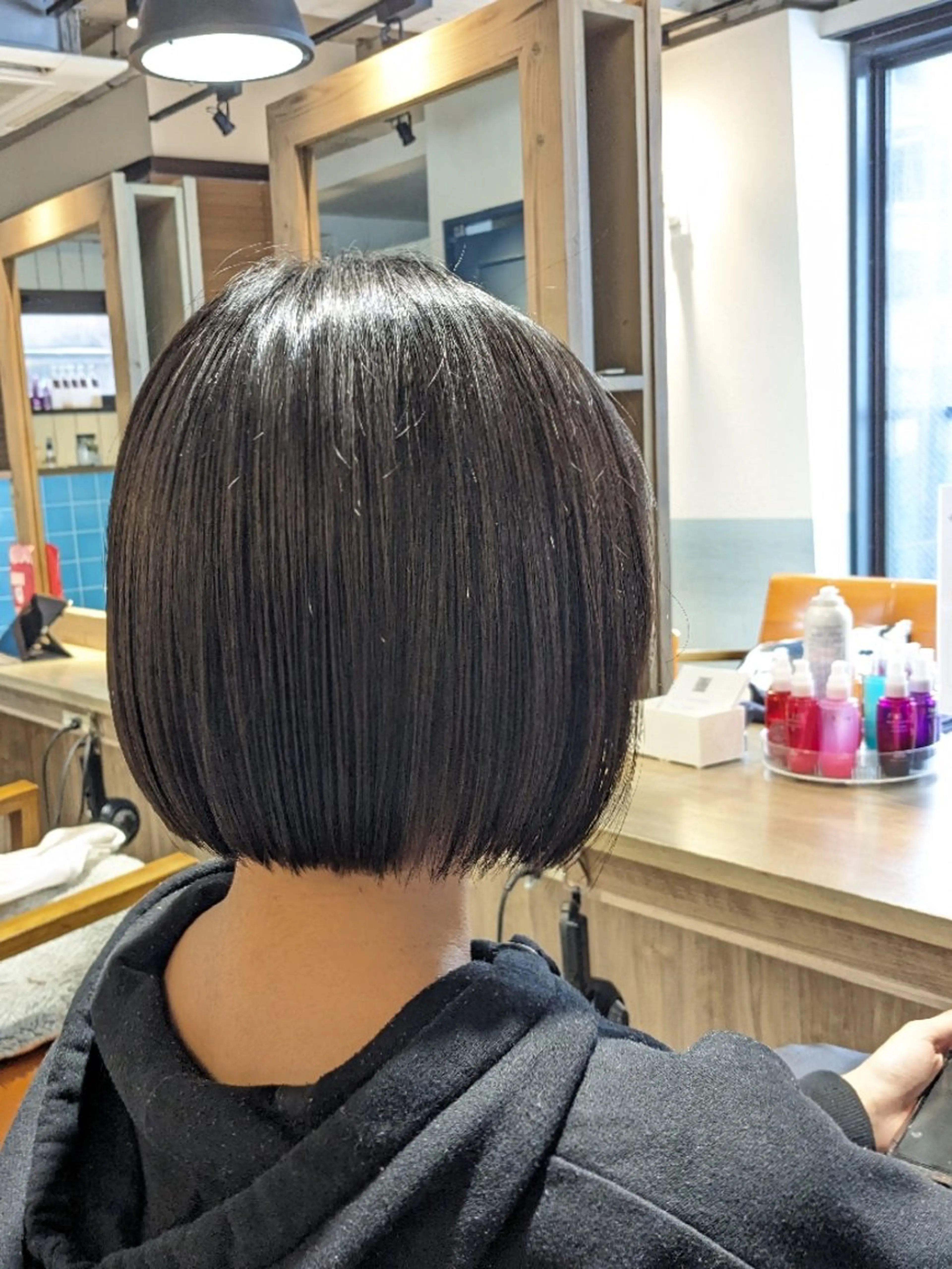 ショート カット alushe 岡 陽子のヘアスタイル