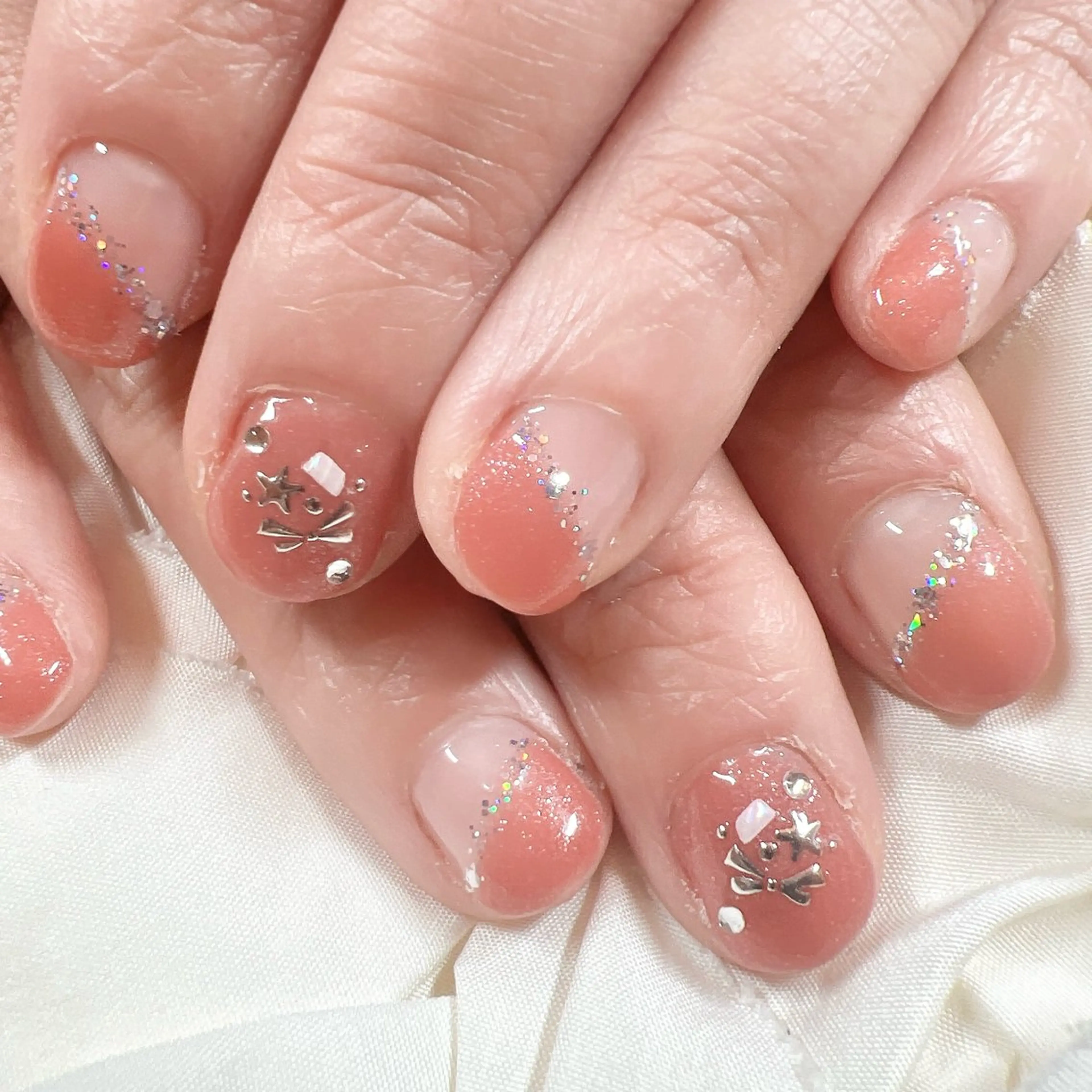 ネイル ハンドネイル キャンアイドレッシー六本木店所属・MIKA／耳ツボ ／マグネットネイルのネイルデザイン