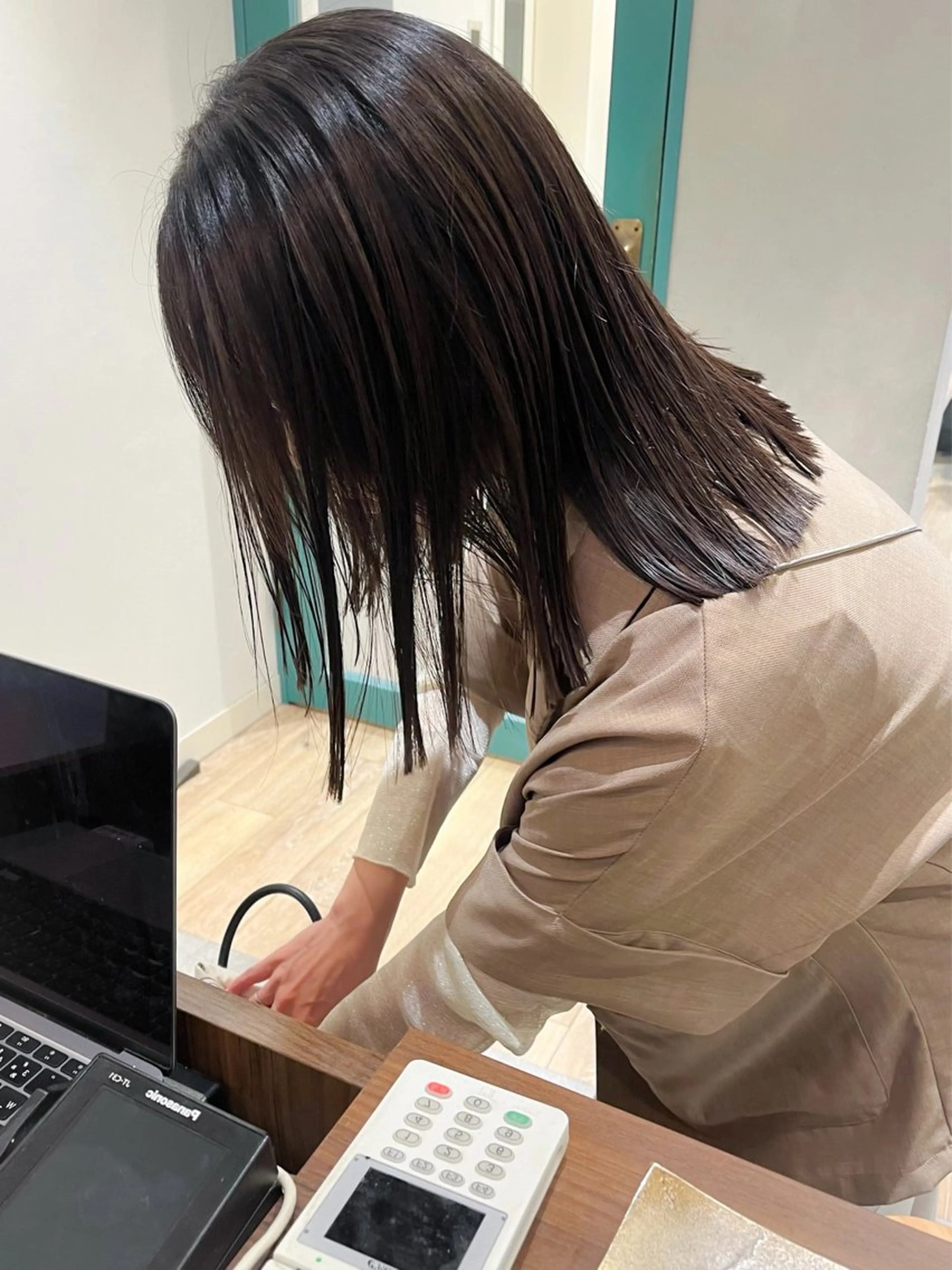 ミディアム カラー カット ヘアカラー トリートメント 切りっぱなしボブ 艶カラー🌷江梨🍎のヘアスタイル