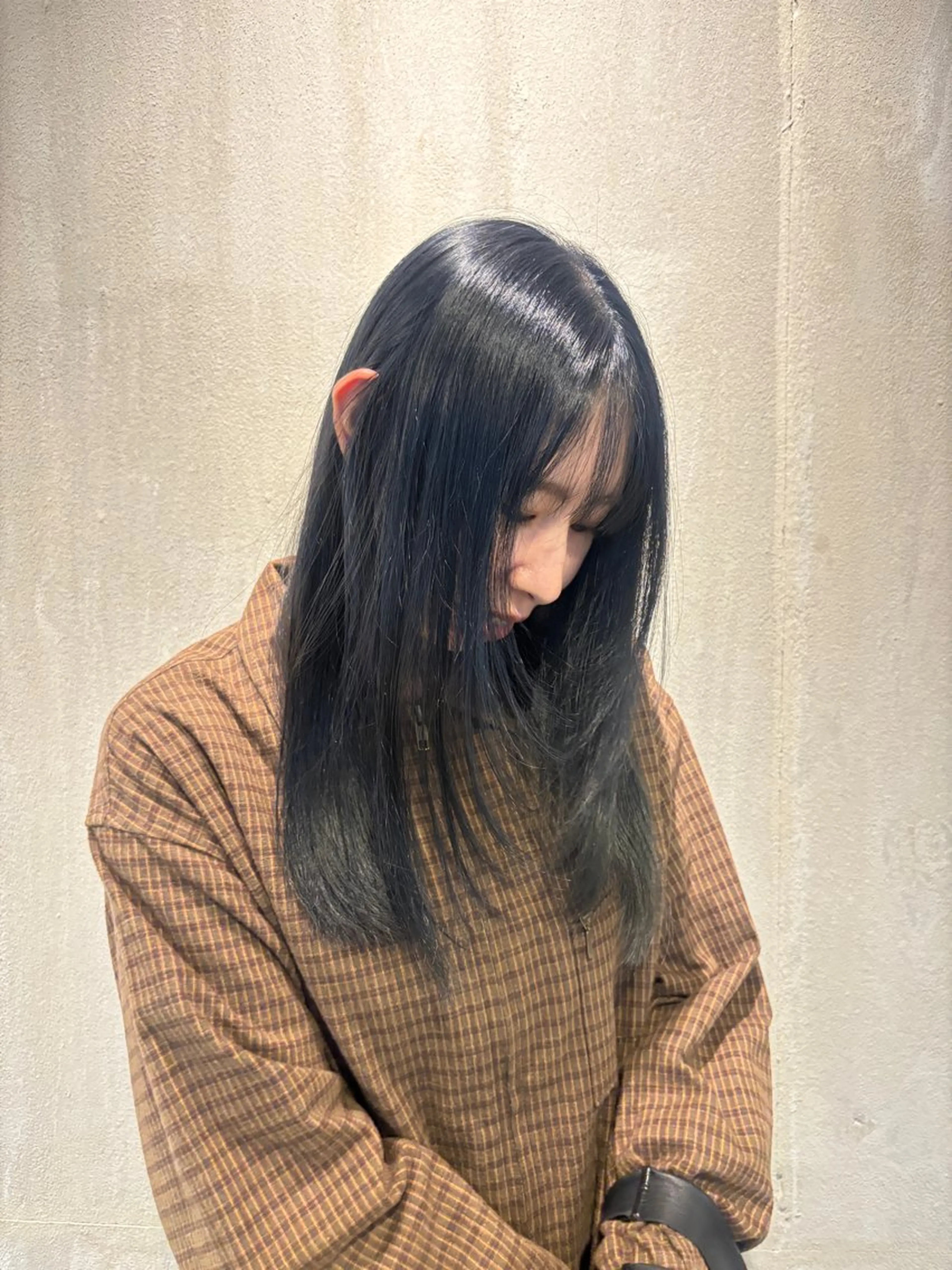 セミロング カラー ネイビーカラー ヘアカラー トリートメント 小木曽 里華のヘアスタイル