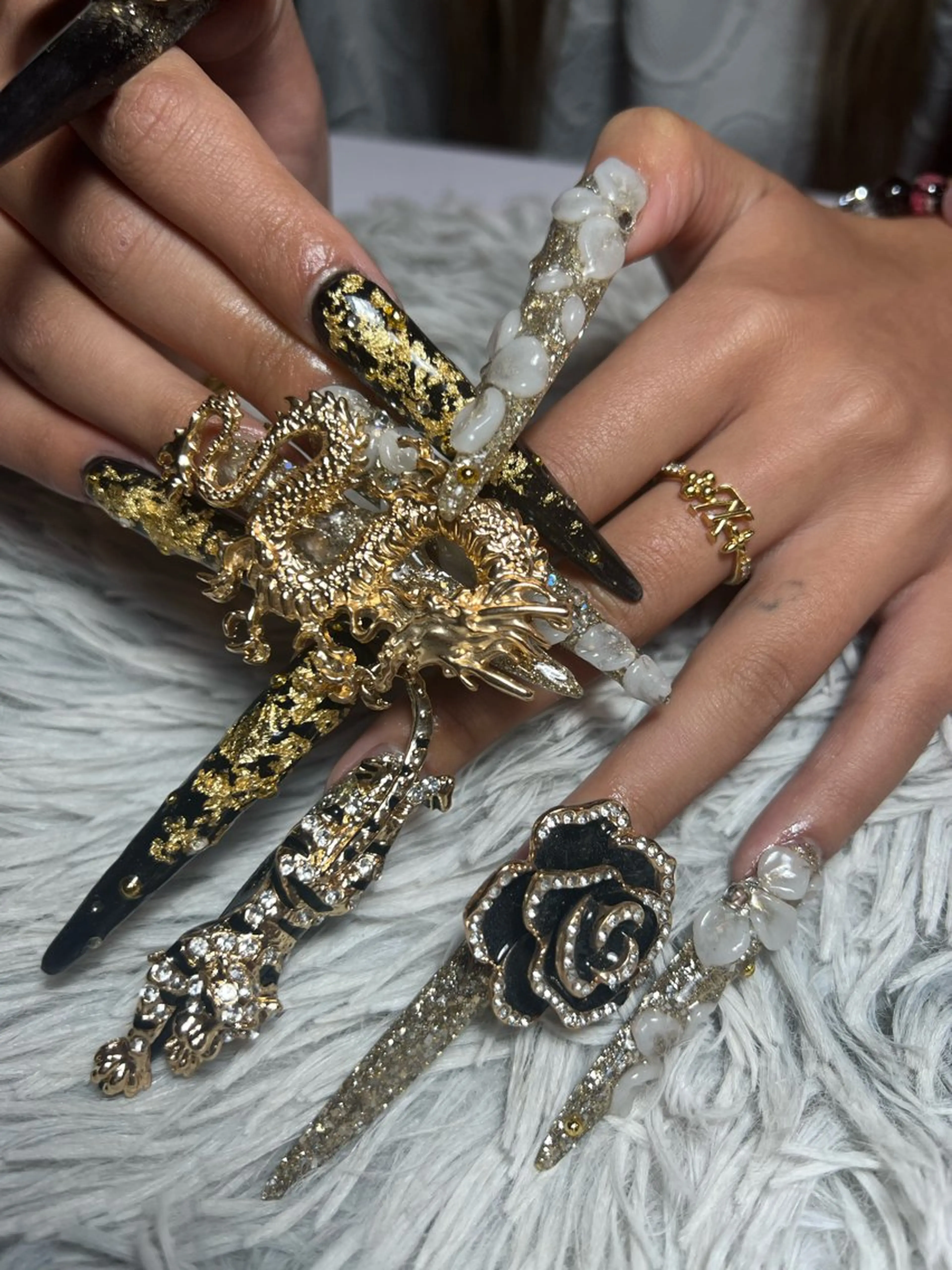 ネイル 成人式 ロングネイル スカルプネイル ハンドネイル シェヌネイル JURAのネイルデザイン