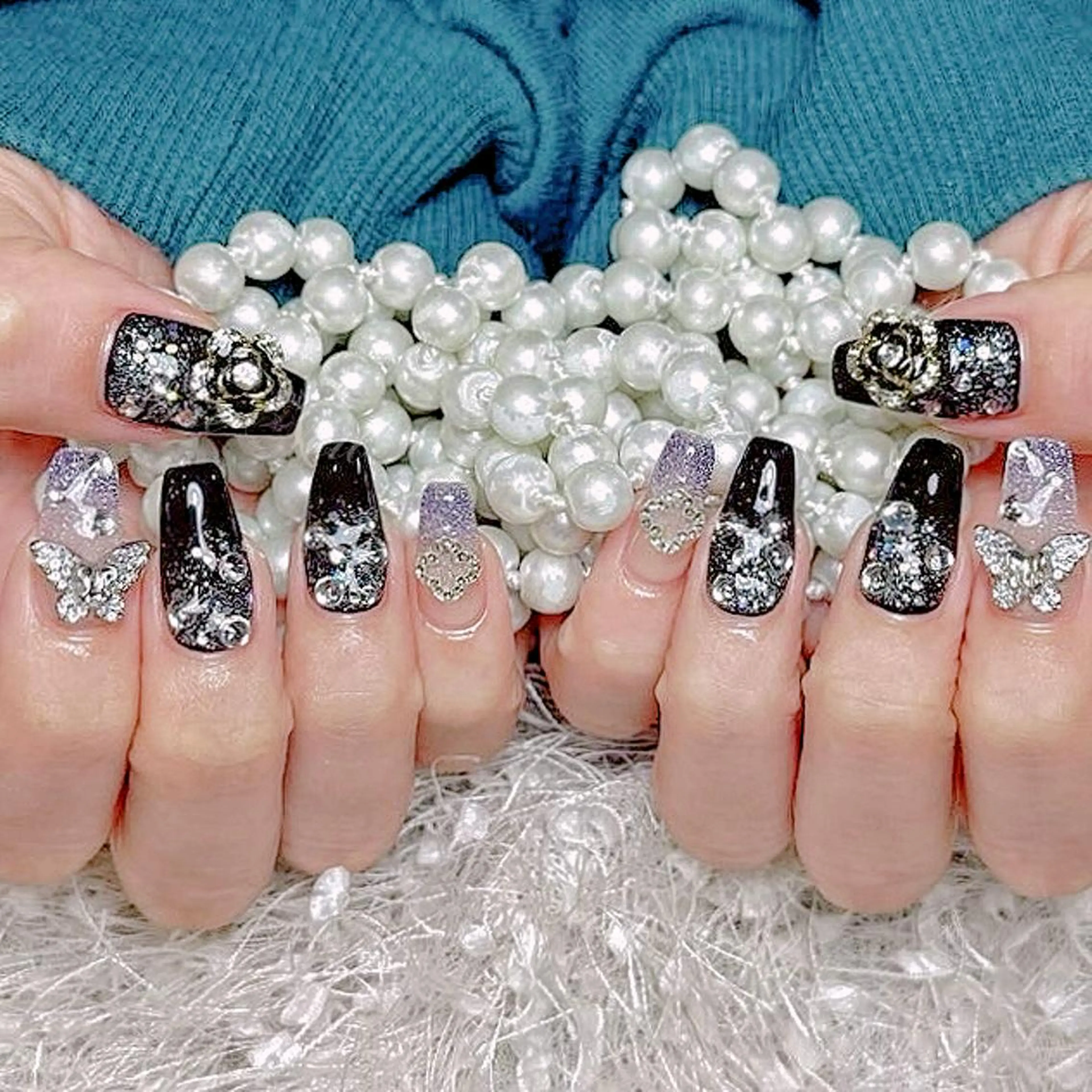 ネイル Queening 🦋のネイルデザイン