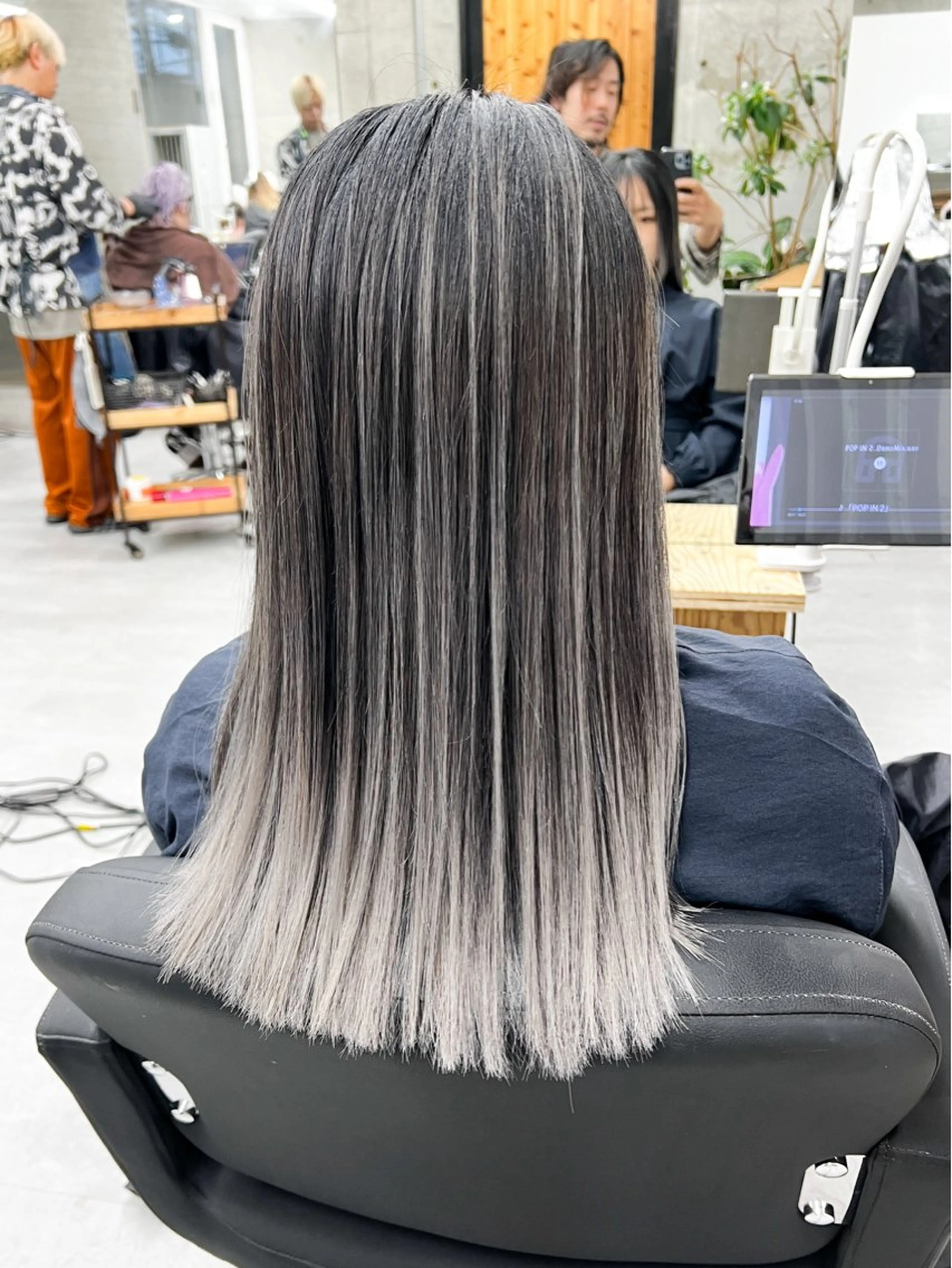 セミロング カラー バレイヤージュ ブリーチ レイヤーカット ヘアカラー トリートメント welring hair salon所属・welring hair salonのヘアスタイル