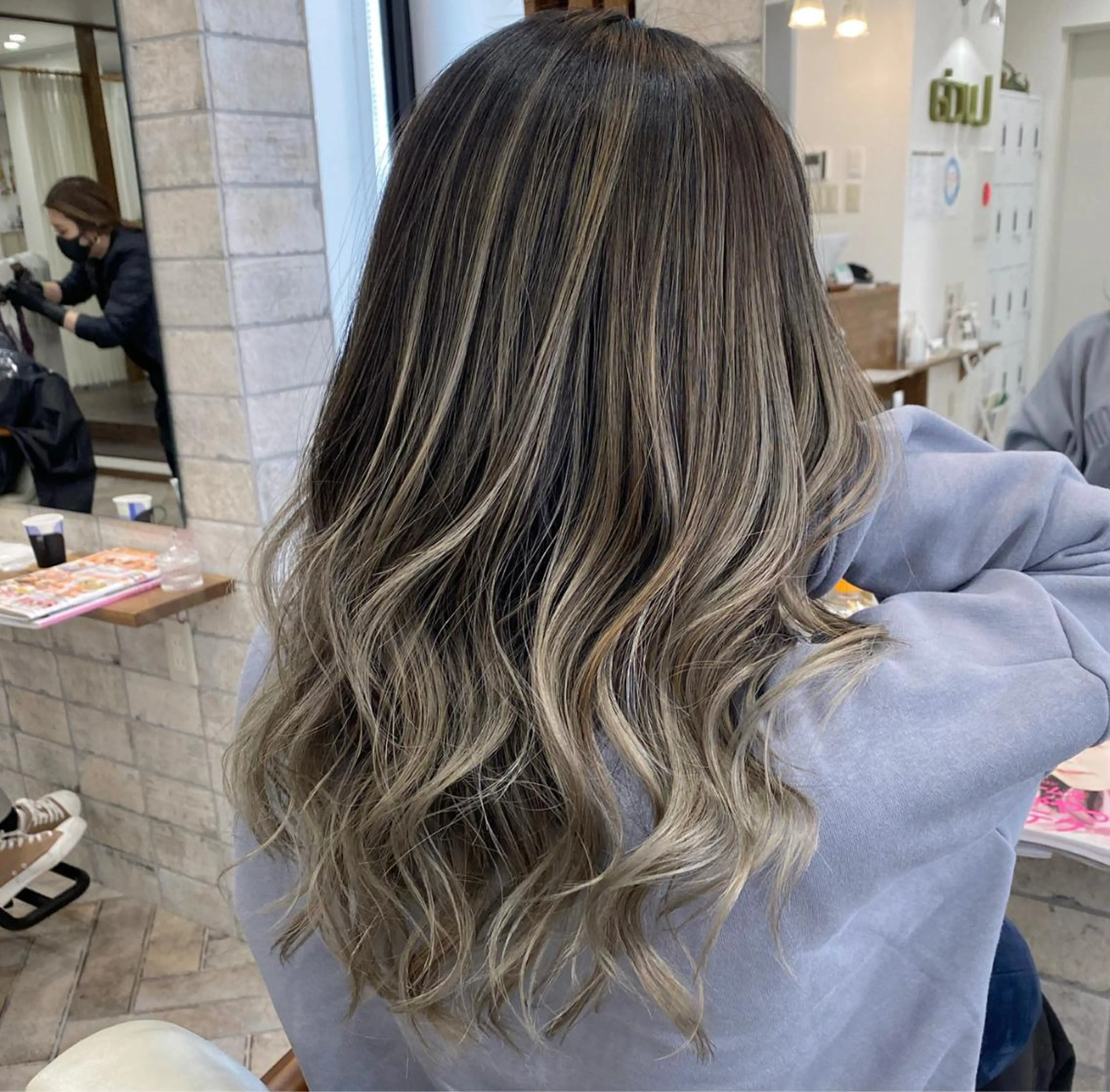 ロング カラー パーマ ヘアアレンジ メンズ キッズ ネイル マツエク・マツパ ハイライト、レイヤー カット/西梅田/中西のヘアスタイル