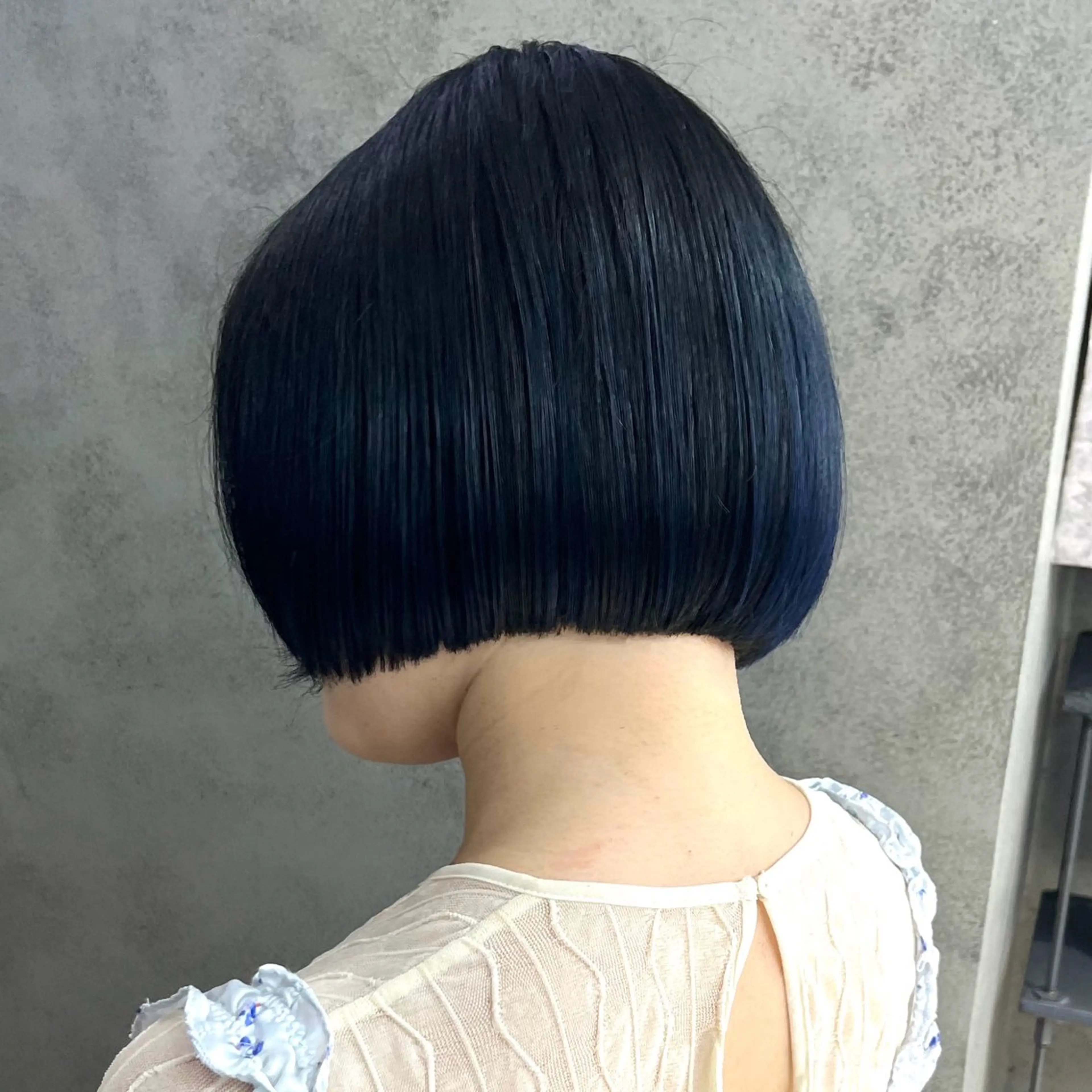 ショート カラー ボブ・顔まわり 💎愛唯(めい)のヘアスタイル