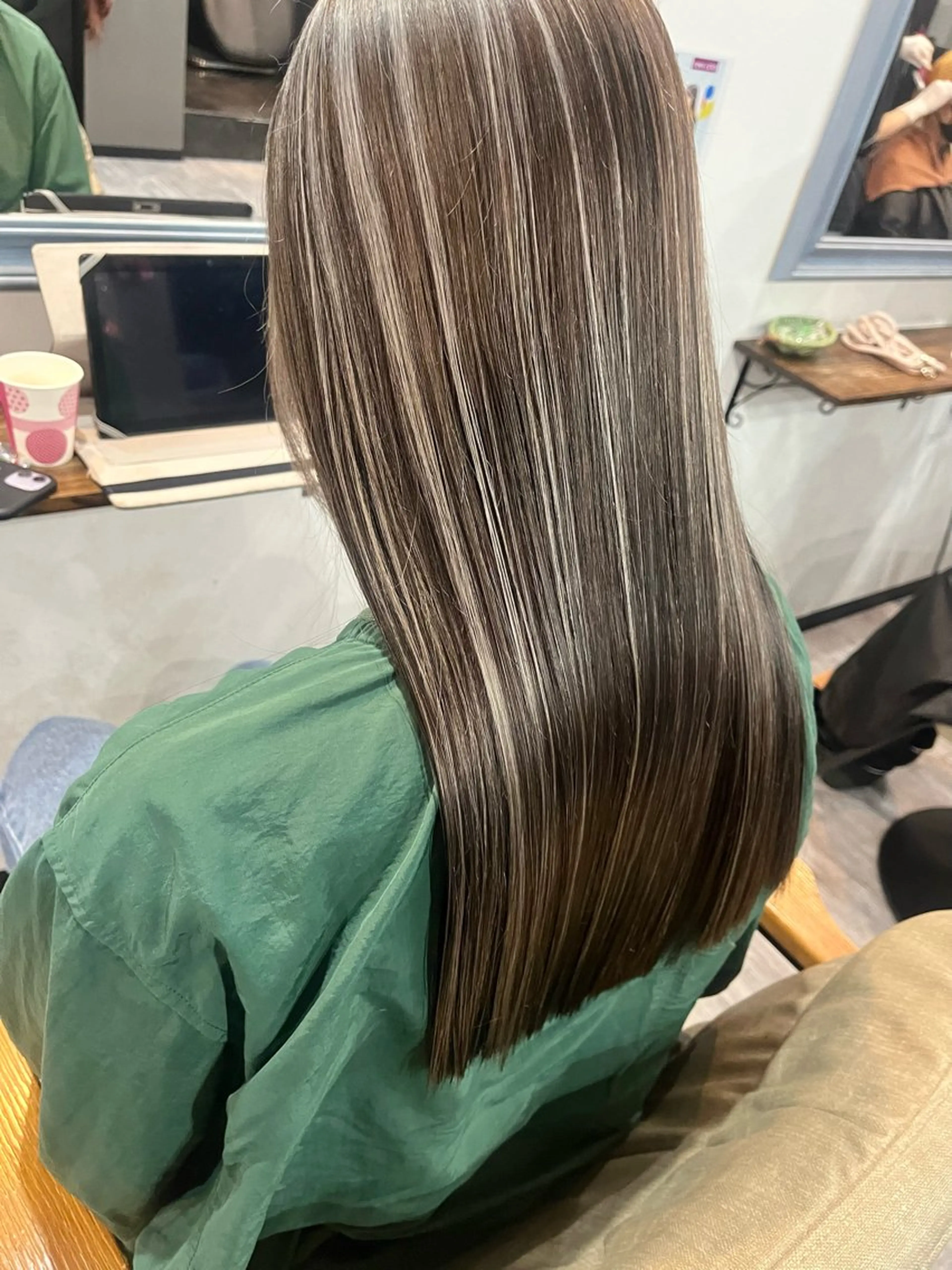 セミロング ハイライト ヘアカラー Sherry所属・川尻 詩織のマツエク・マツパデザイン