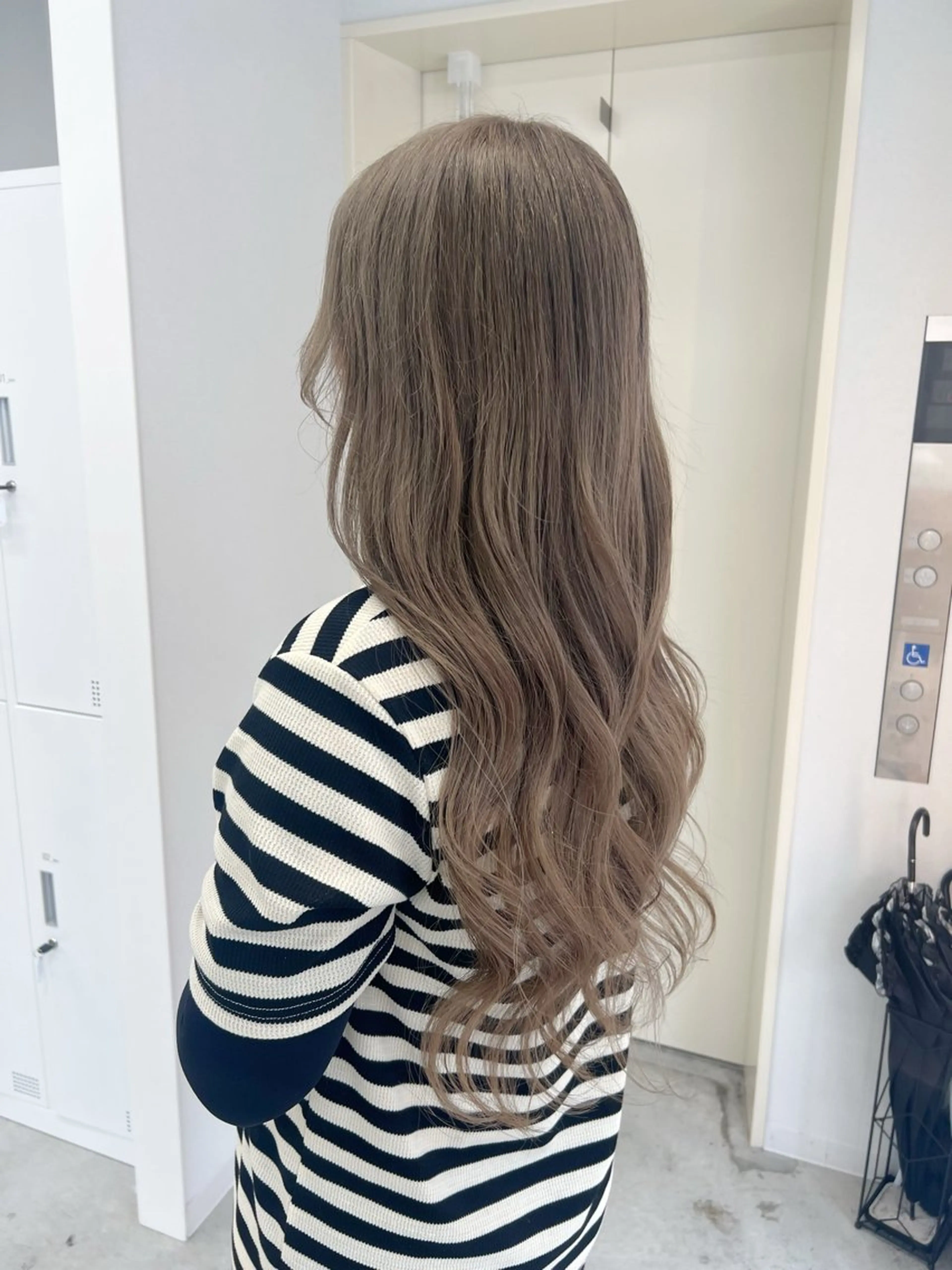 ロング ヘアカラー maya レイヤーカットのヘアスタイル