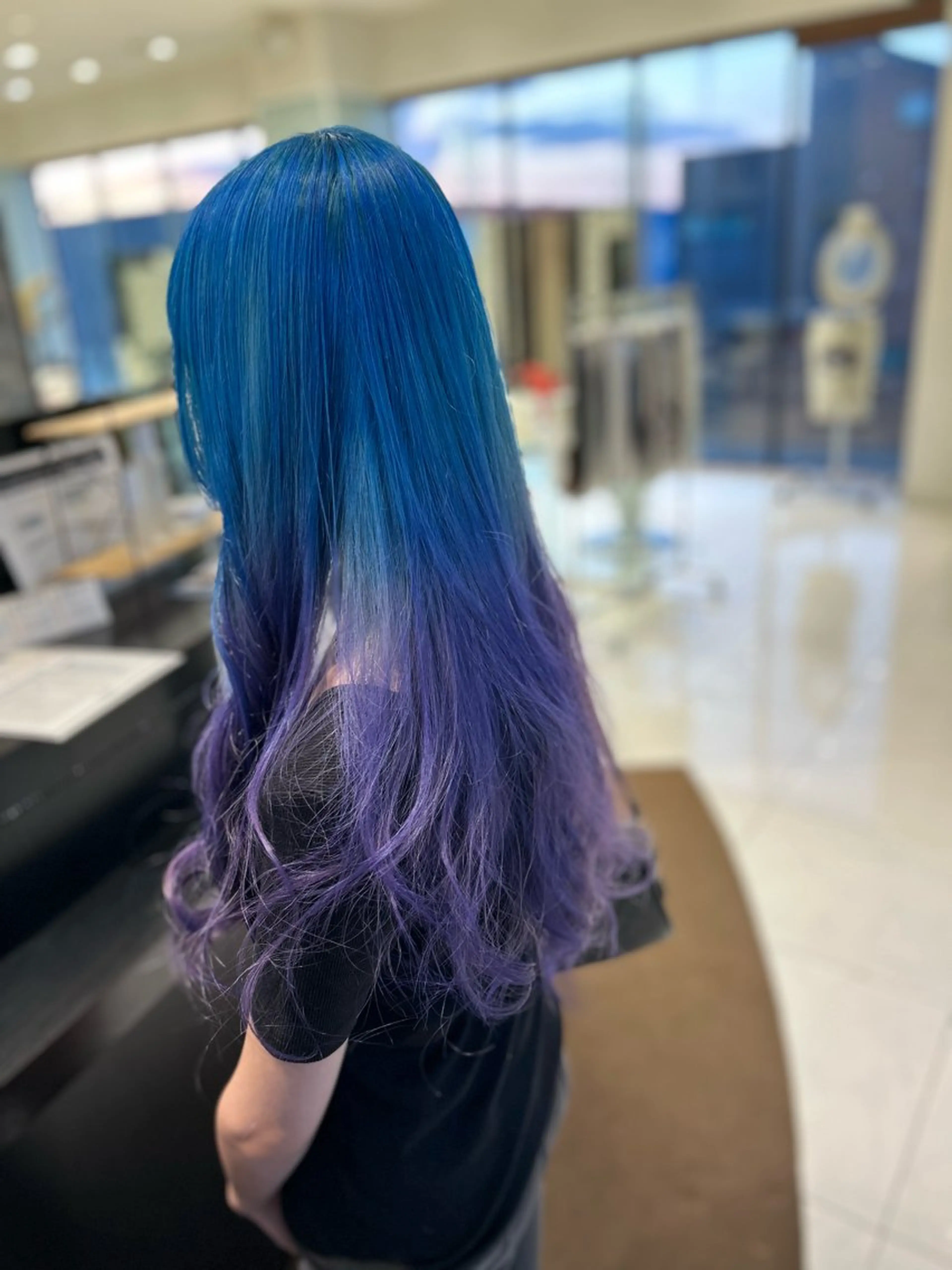 ロング カラー ブリーチ ブルーカラー デザインカラー グラデーションカラー ラベンダーカラー ヘアカラー トリートメント カラーと言ったら SAWARAのヘアスタイル