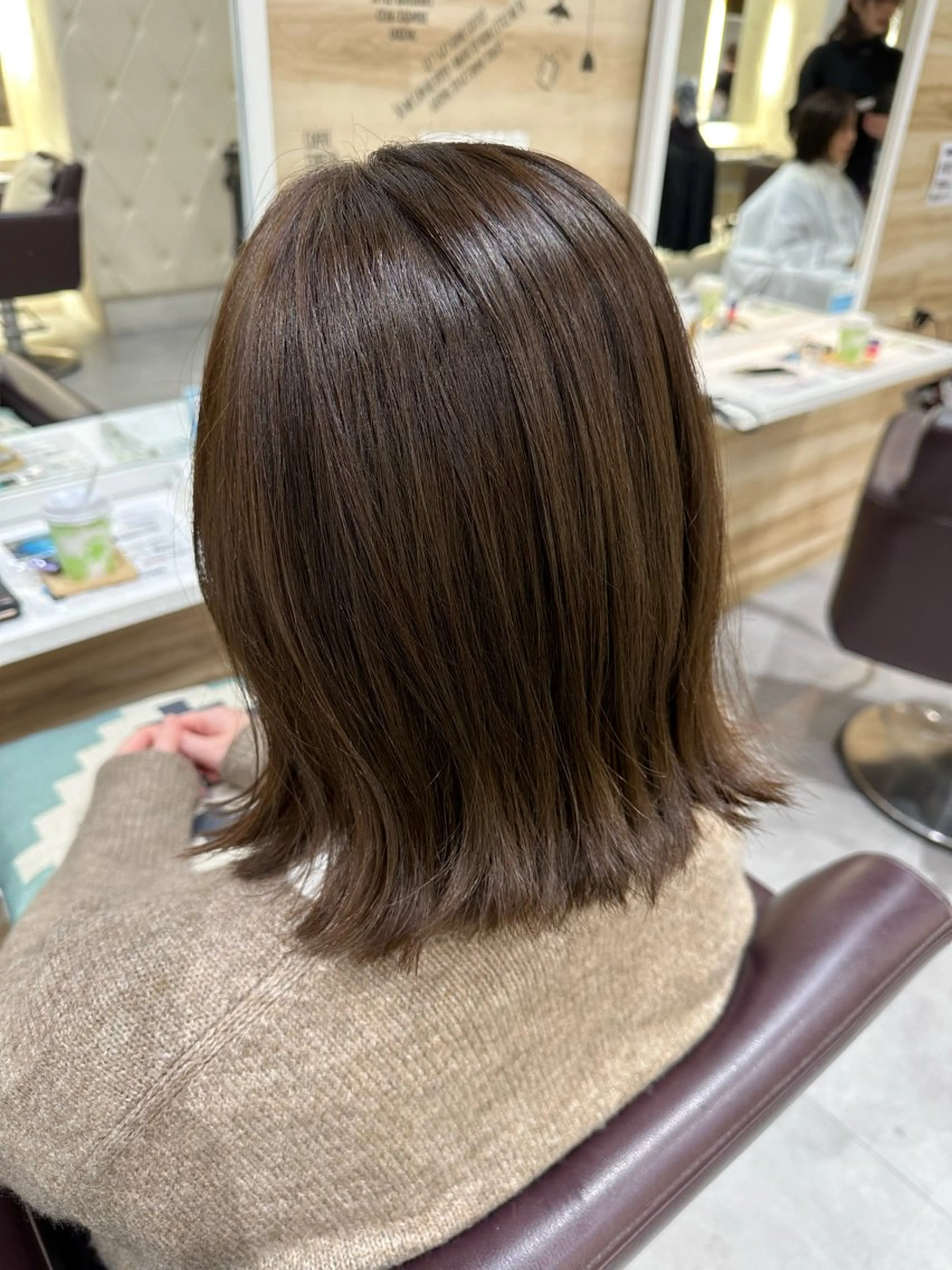 セミロング カラー アッシュ ベージュカラー AVANCE.西宮北口所属・阪本 愛実のヘアスタイル