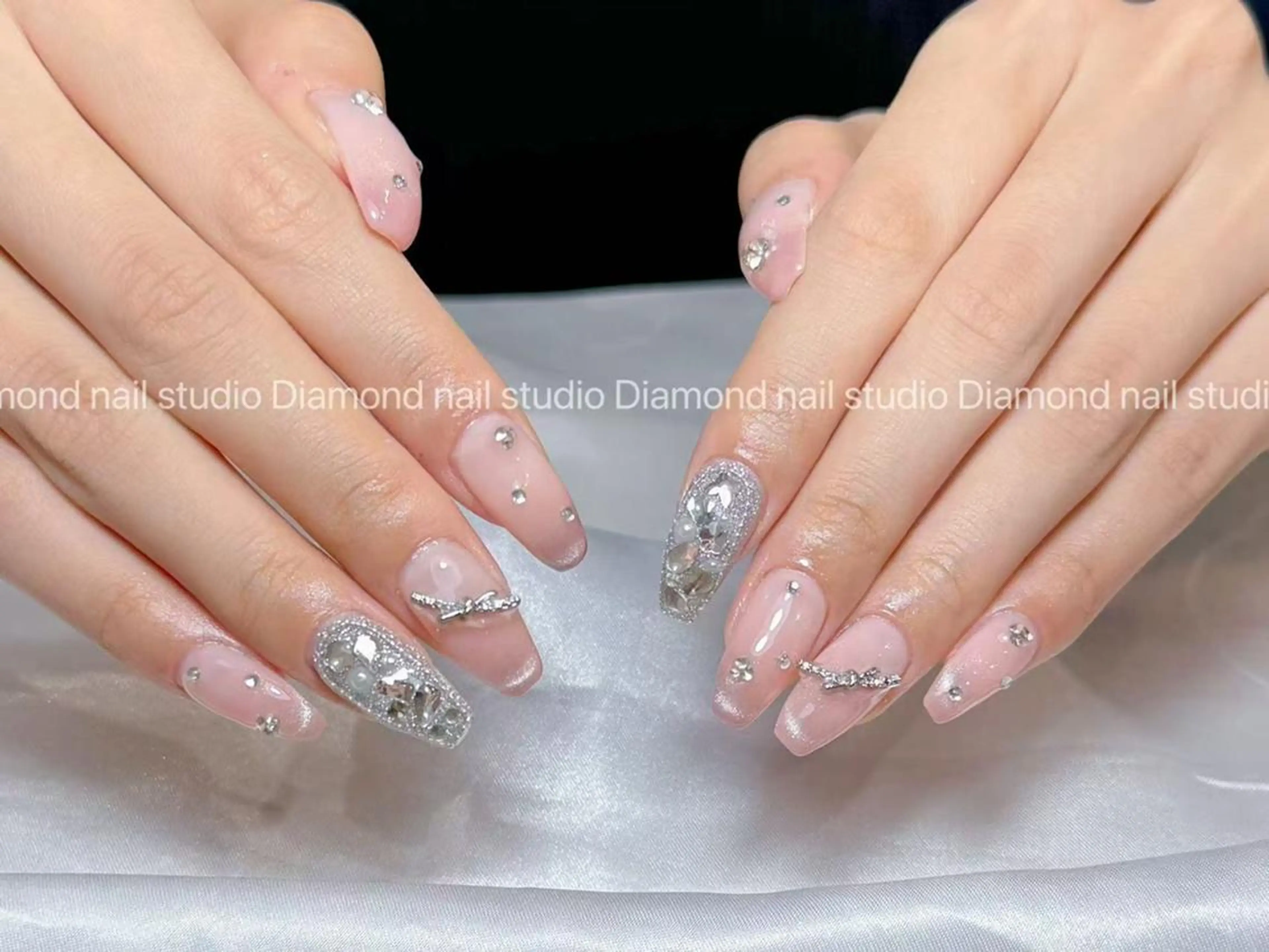 ネイル アートネイル オーロラネイル ガーリー キラキラネイル 韓国ネイル ハンドネイル ハンドケア Diamond 🚢のネイルデザイン
