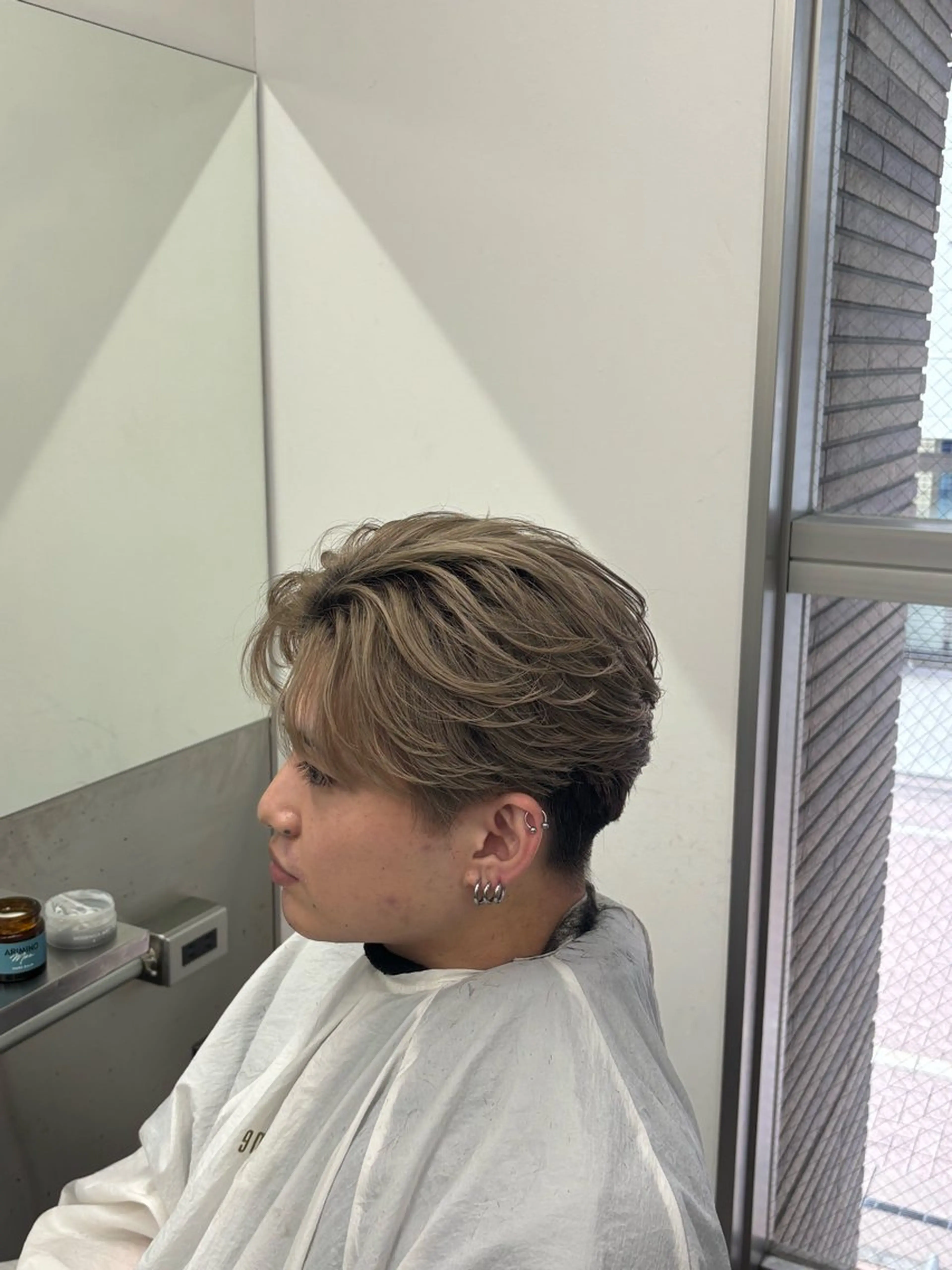 パーマ メンズハイトーン 北斗💍レイヤーのヘアスタイル