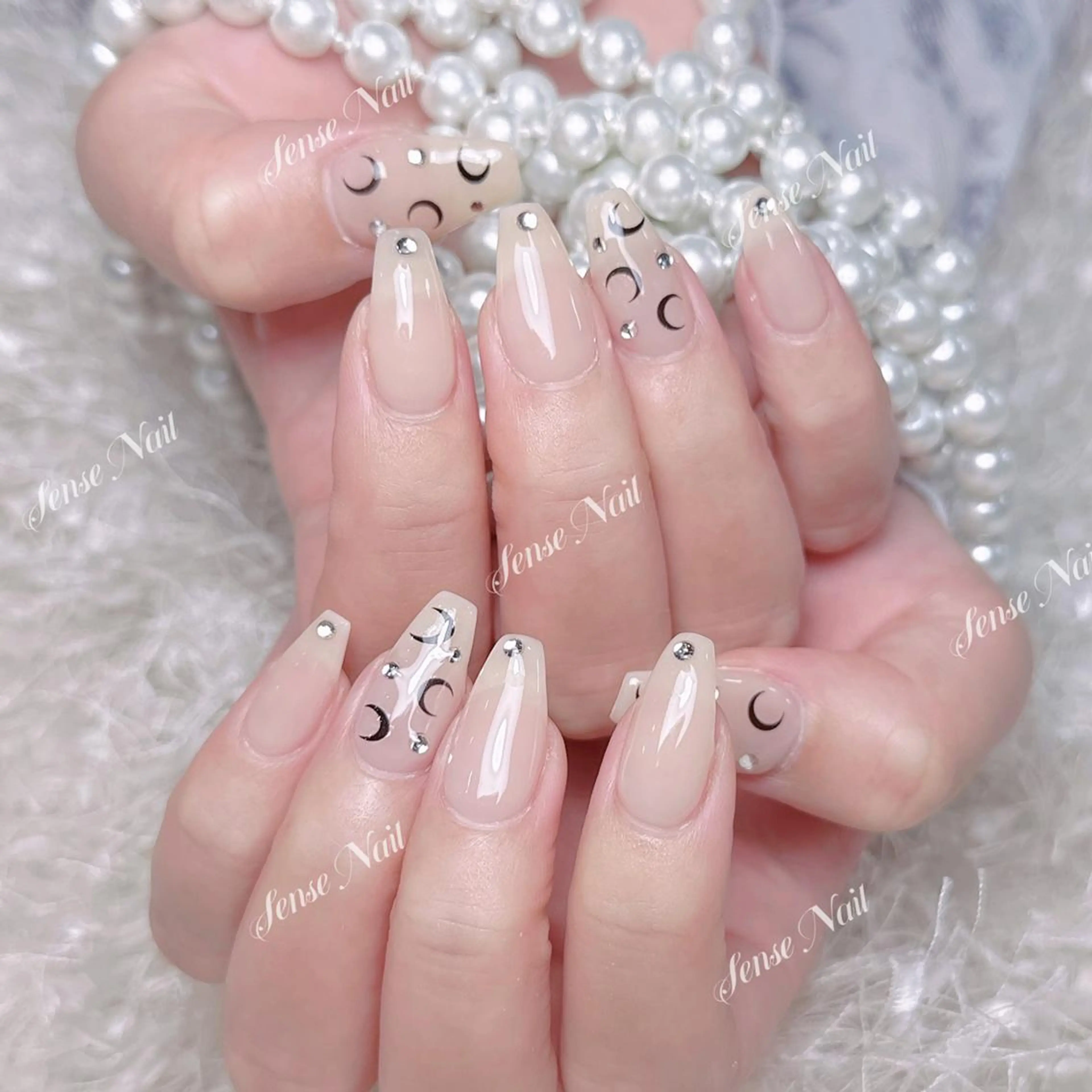 ネイル ハンドネイル ハンドケア Queening 🦋のネイルデザイン