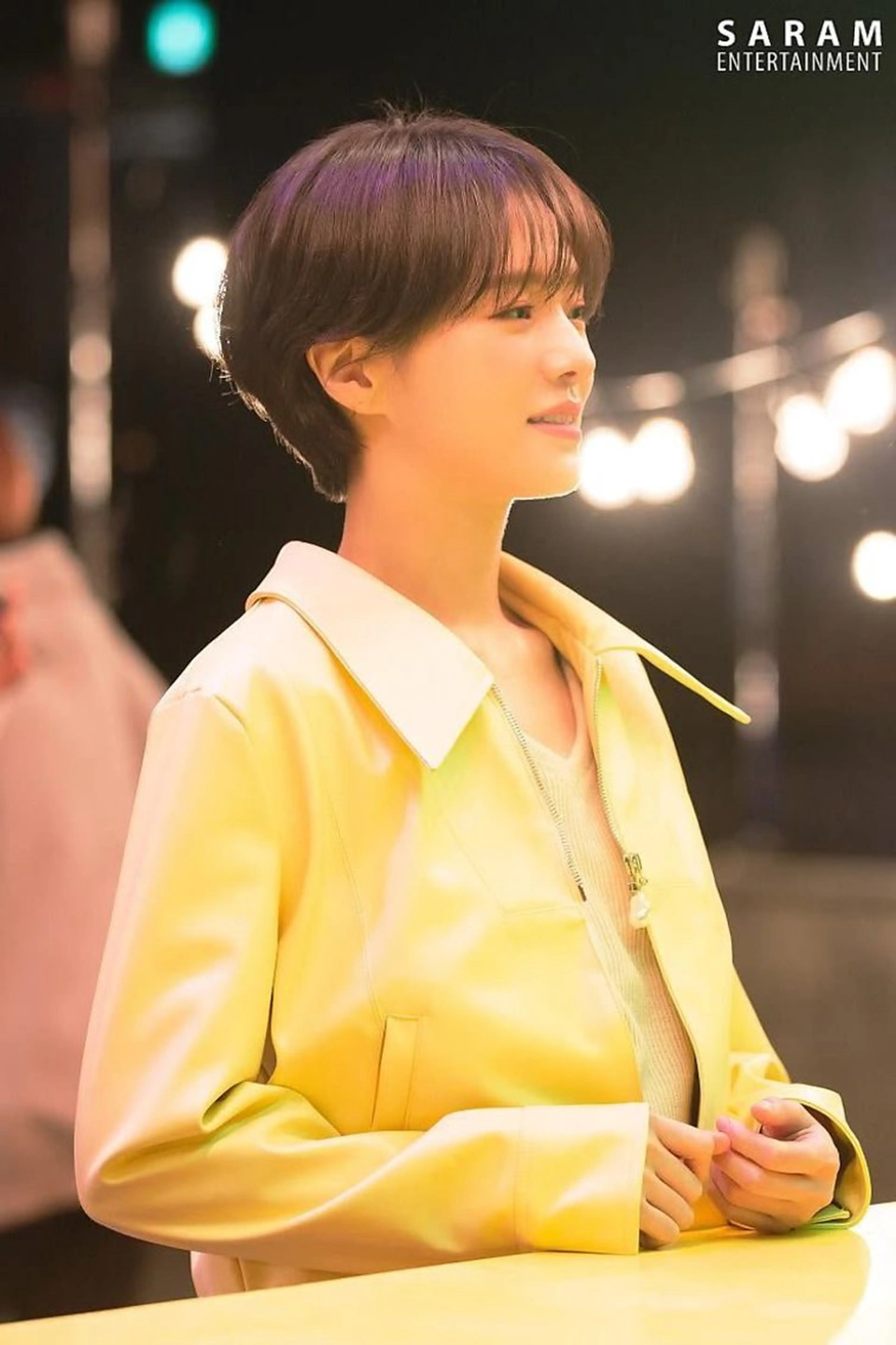 ショート 曲がる縮毛矯正 センターパートのヘアスタイル