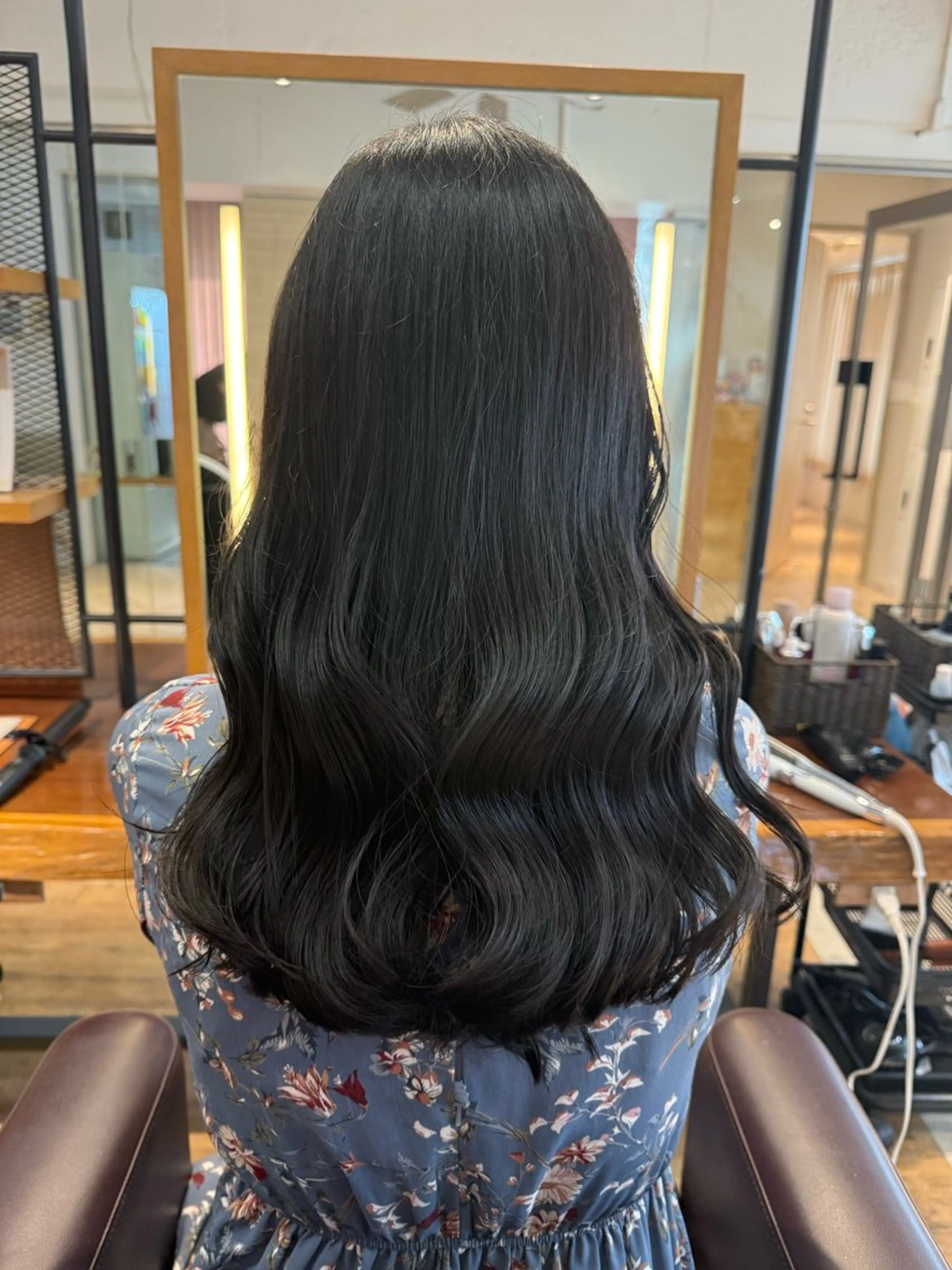 セミロング カット 艶カラー/ ストレート/くるみのヘアスタイル