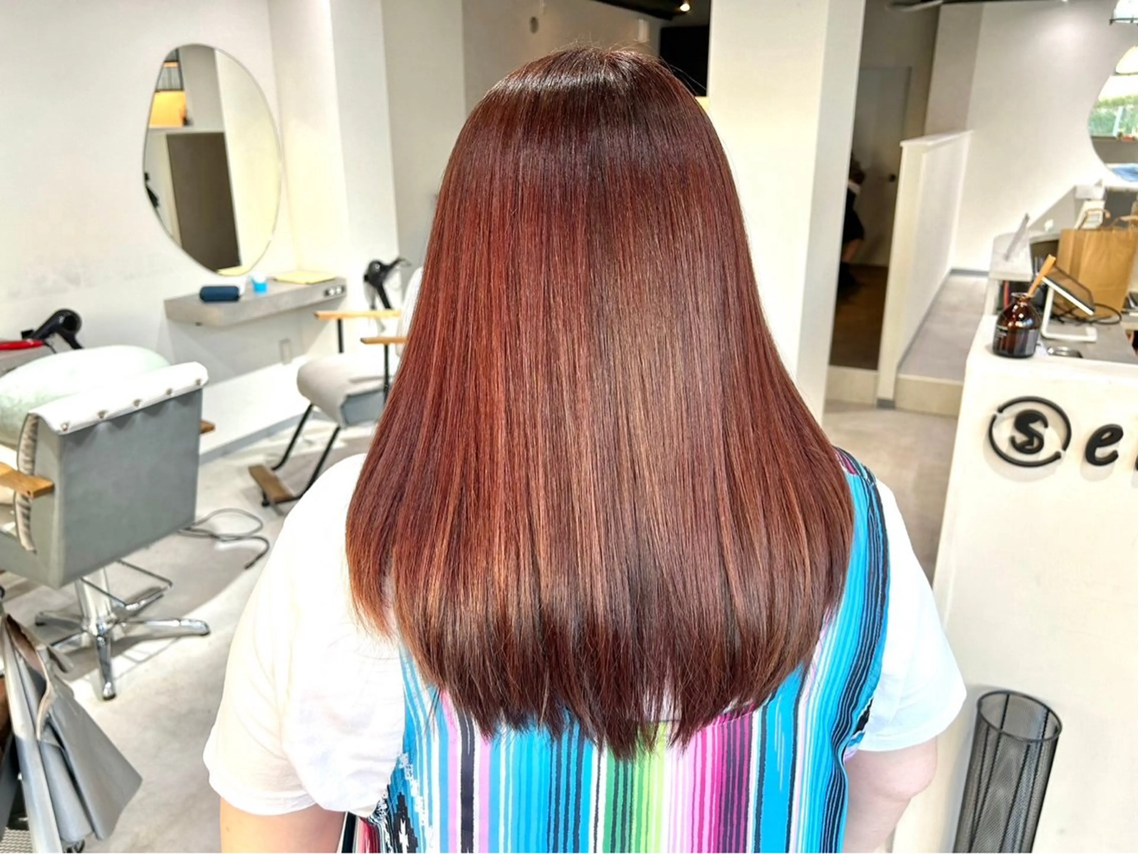 ロング カラー 白髪女性専門店: elpisのヘアスタイル