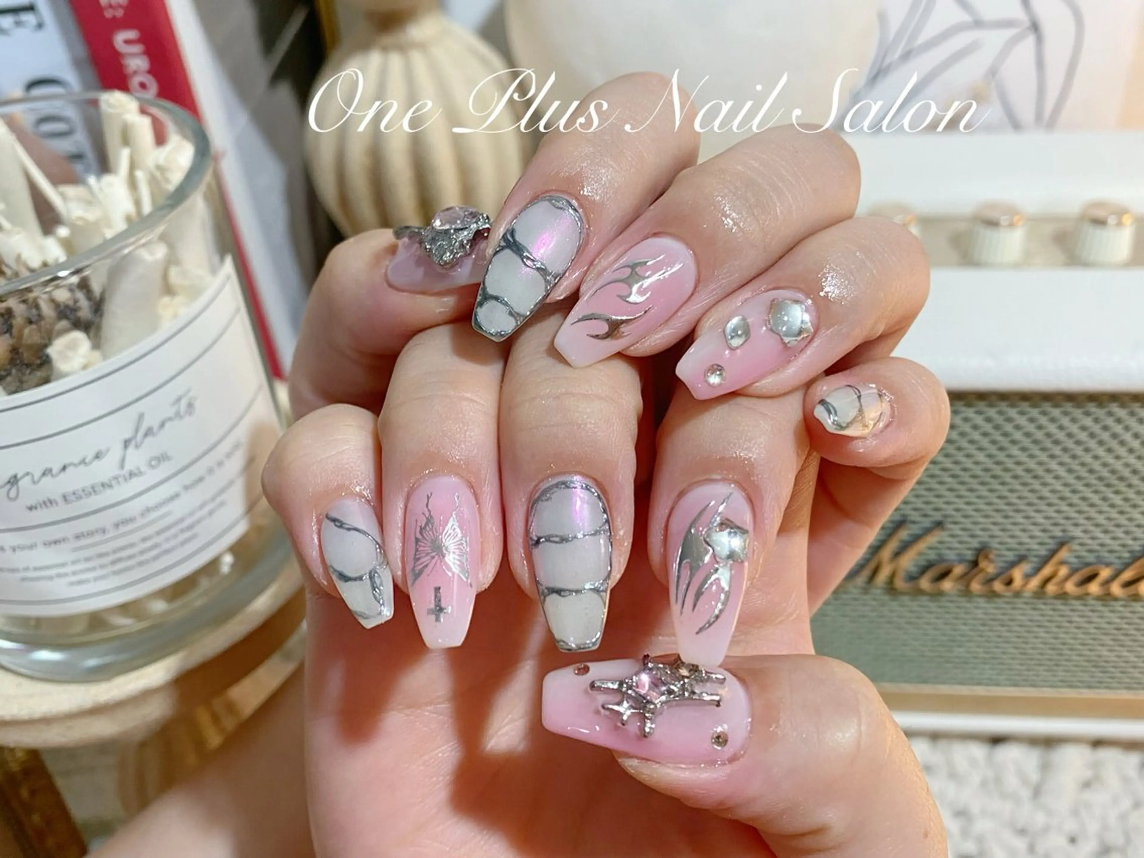 ネイル One Plus Nail Salonのネイルデザイン