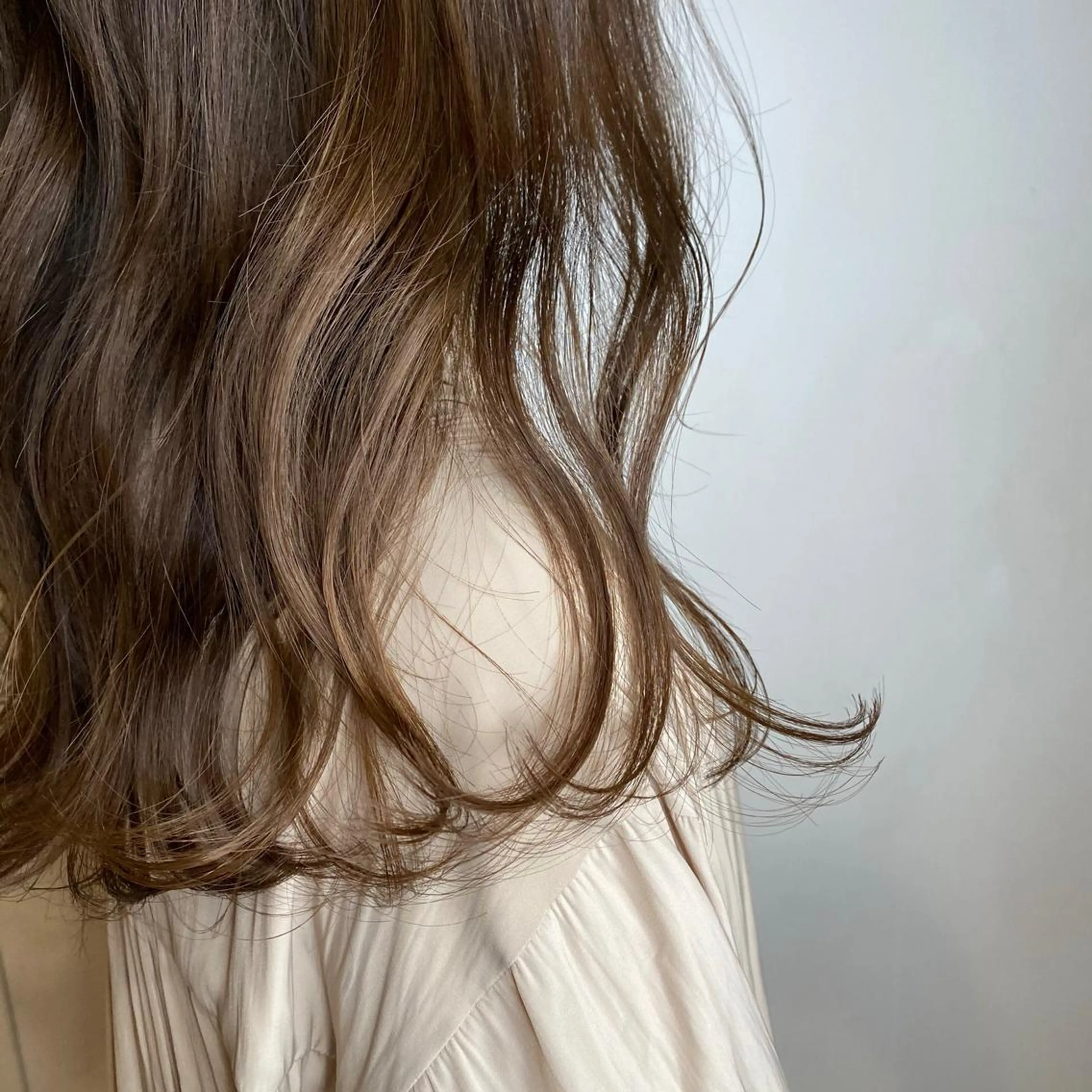 セミロング カラー ヘアアレンジ マツエク・マツパ アイブロウ ベージュカラー ブラウンカラー ブラウンベージュ カラーマツエク カット ヘアカラー トリートメント Noah's　Ark所属・透明感カラー🫧ヘア セット🫧松本菜月の眉毛・アイブロウイメージ