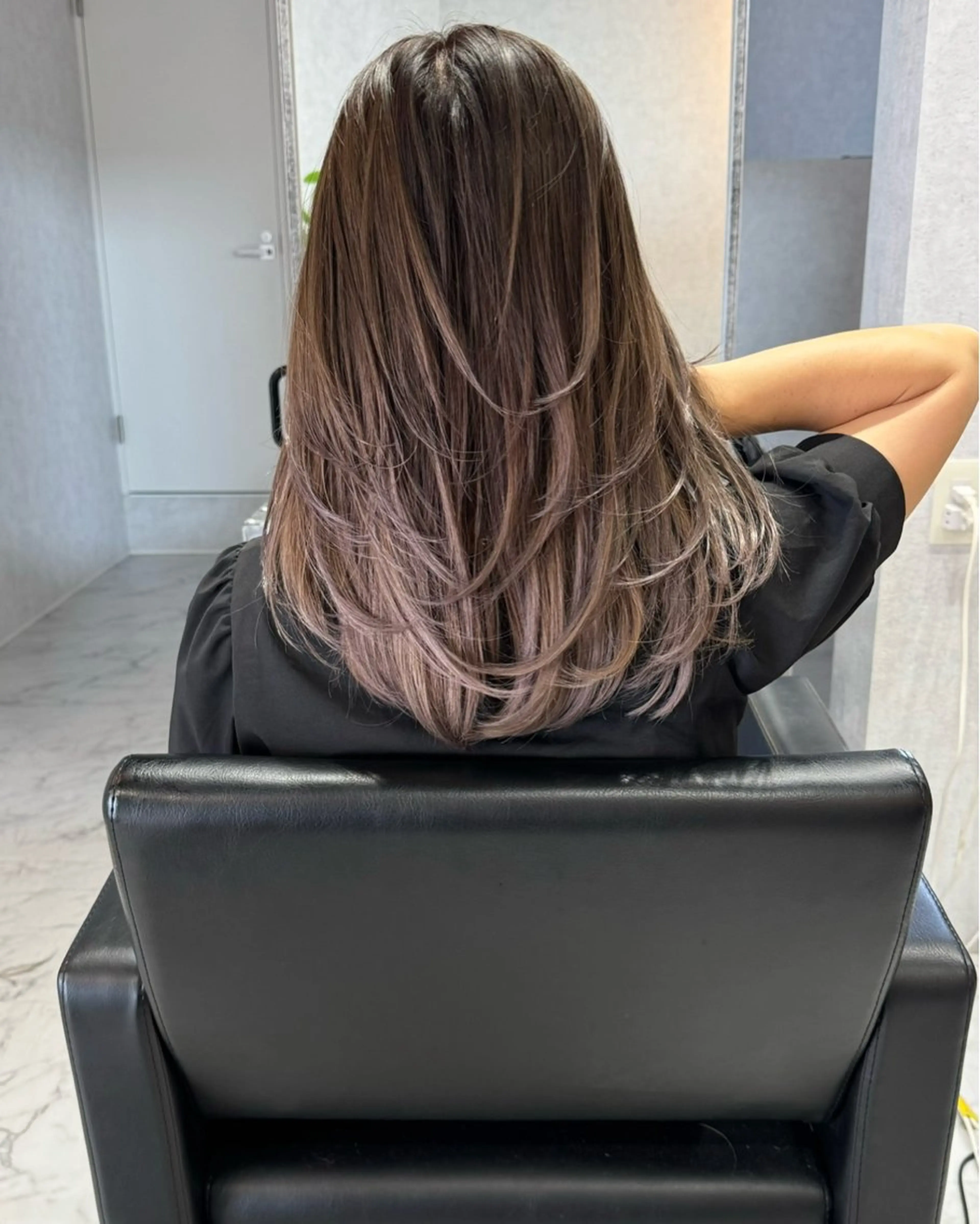 ミディアム カラー ヘアアレンジ バレイヤージュ ブリーチ ダブルカラー ハイライトカラー ハイトーンカラー カット ヘアカラー トリートメント アンドウ ユウ/ レイヤーカット/韓国のヘアスタイル