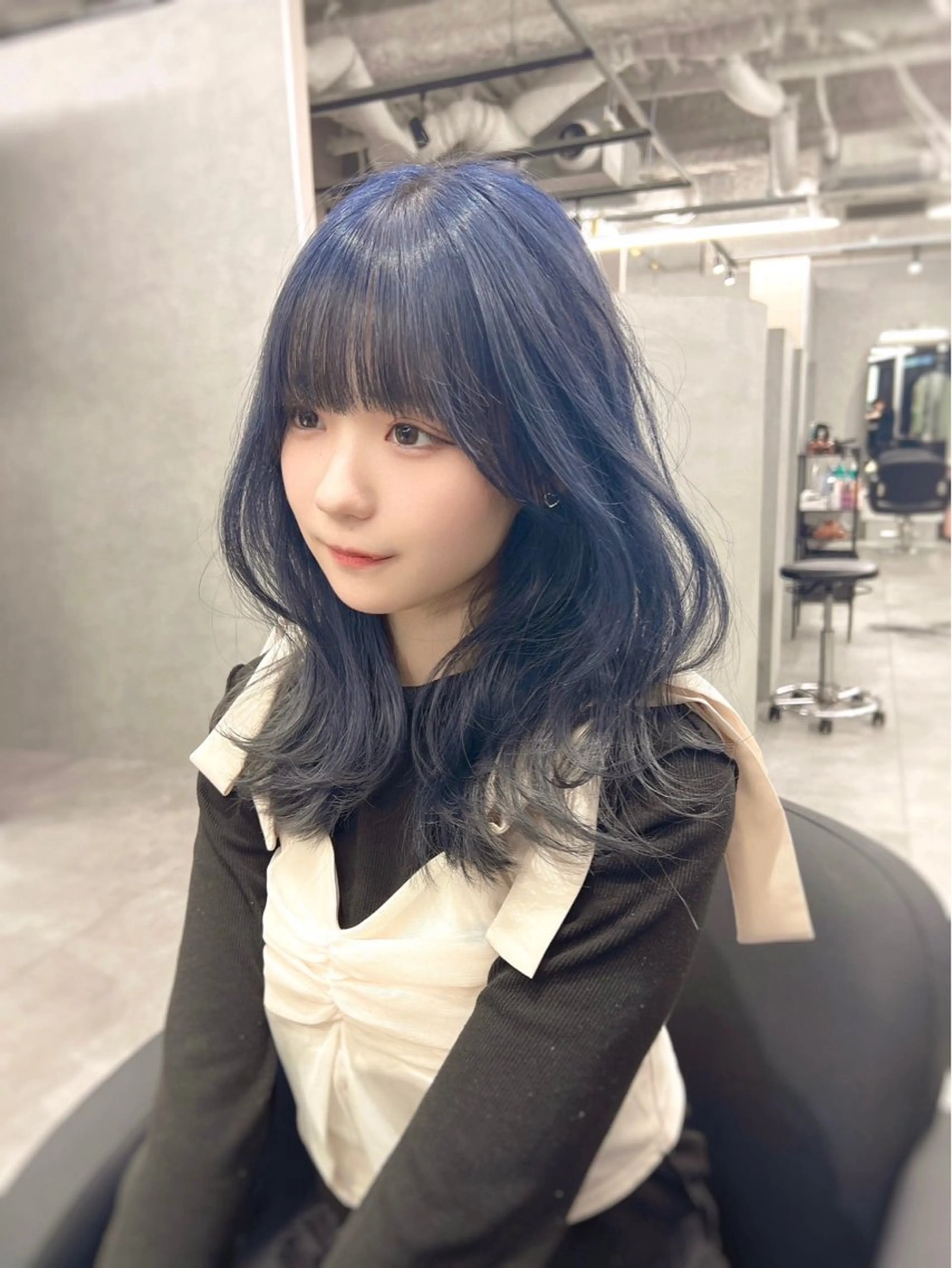 セミロング カラー カット 韓国レイヤー➰北田 陸斗➰コテ巻きパーマのヘアスタイル