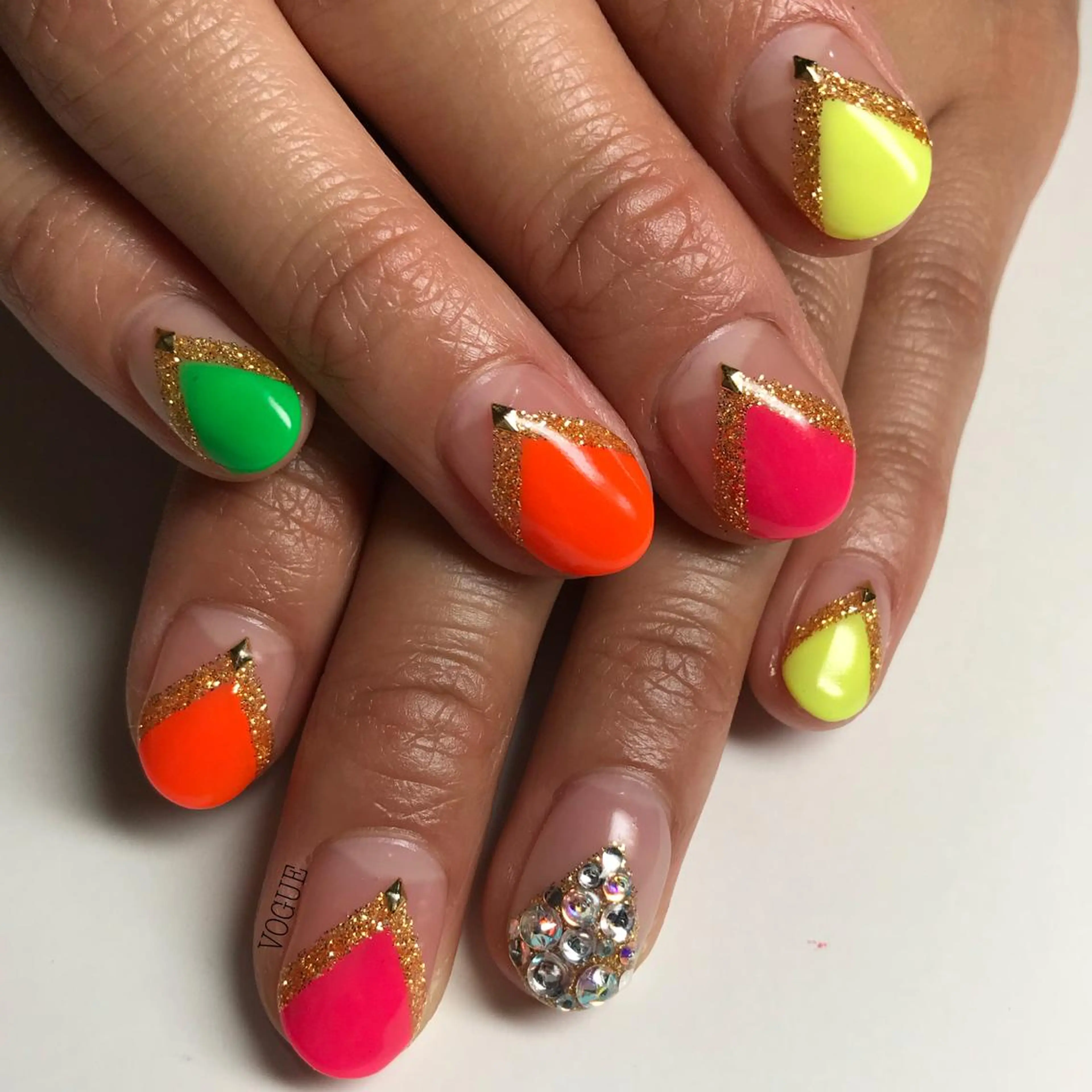 ネイル ハンドネイル VOGUE ×SWANのネイルデザイン