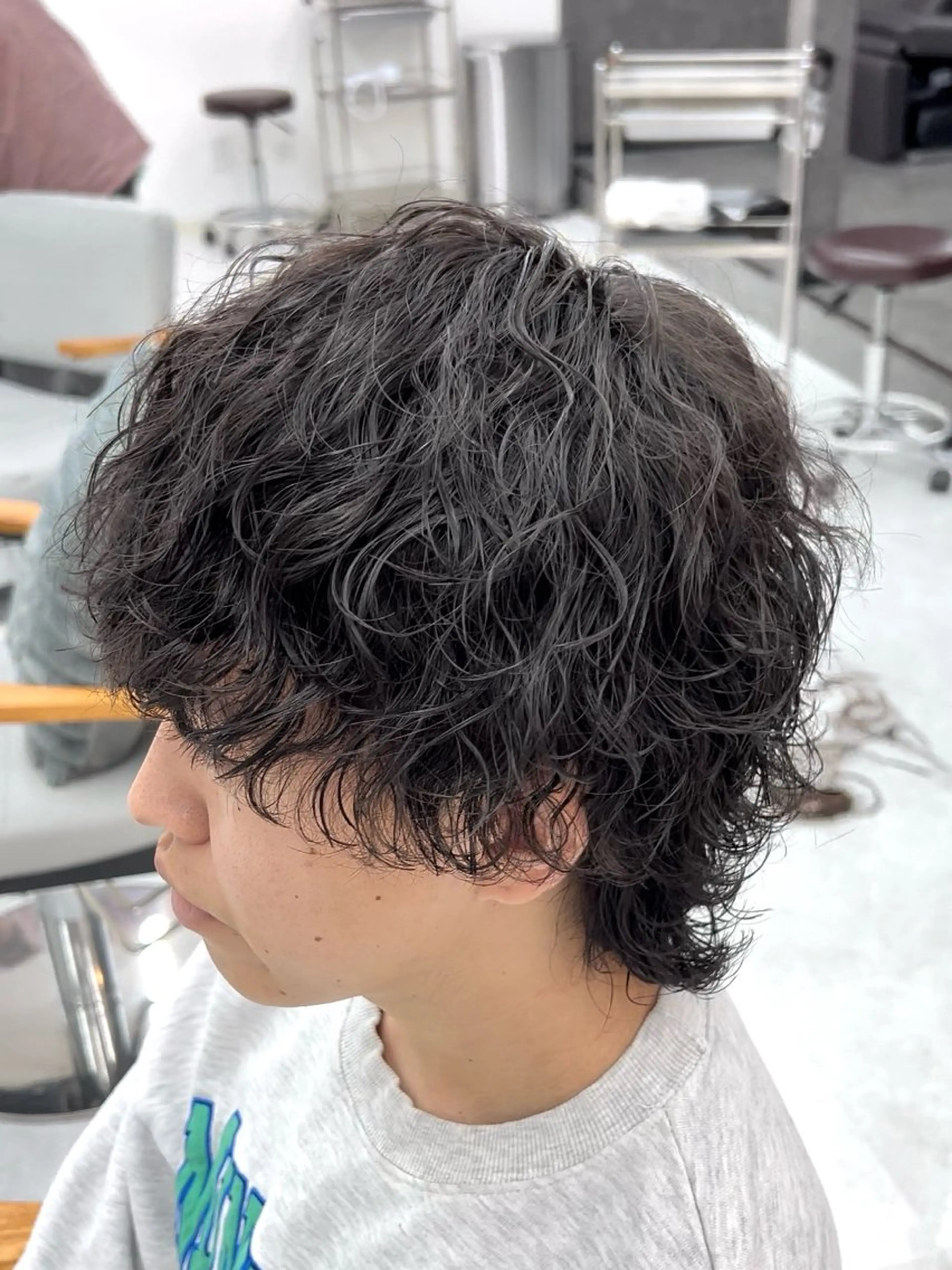 ミディアム パーマ メンズ ミディアムパーマ メンズパーマ 波巻きパーマ スパイラルパーマ カット パーマ フウト/メンズカット /メンズパーマのヘアスタイル