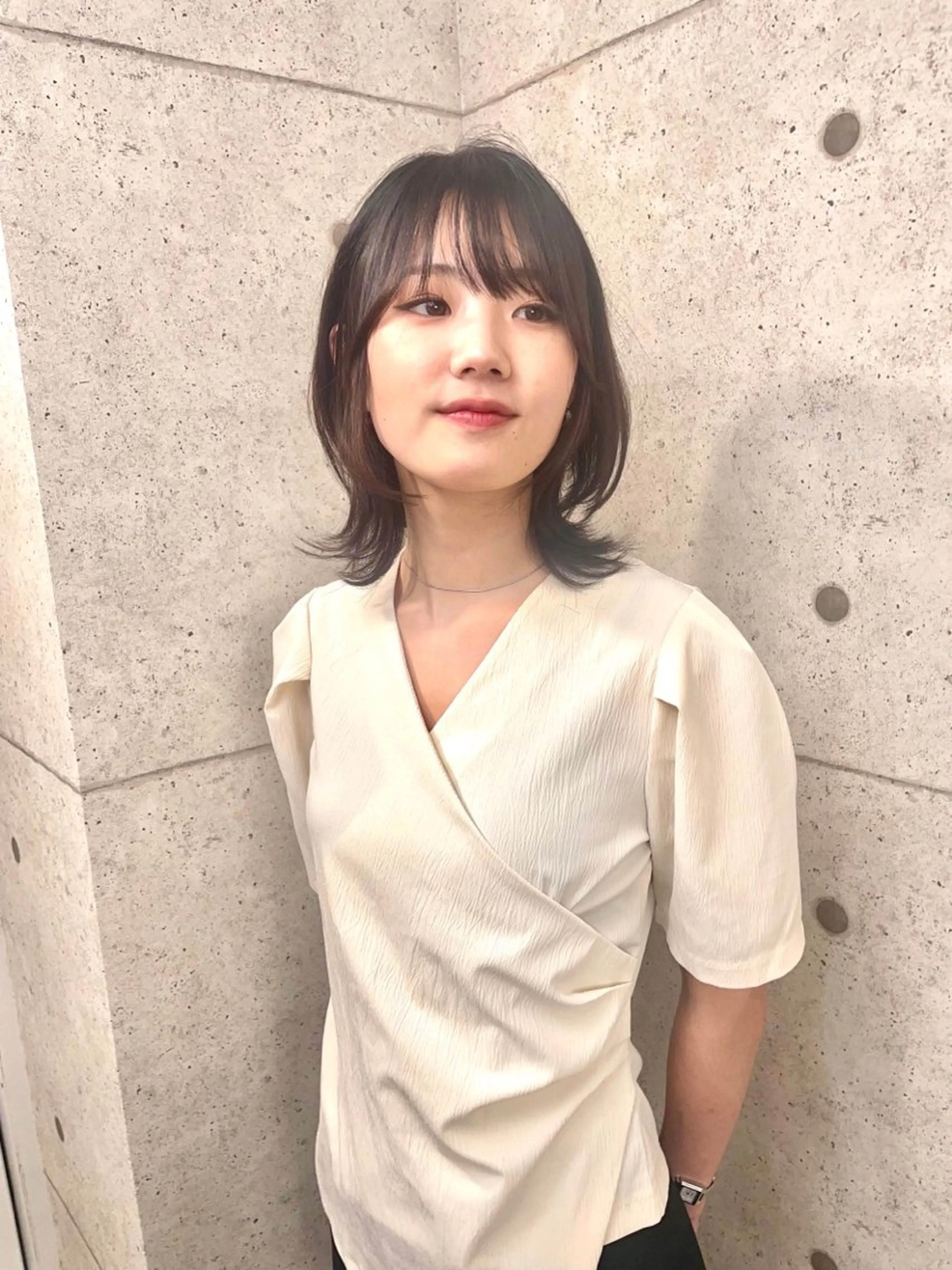 ミディアム くびれヘア レイヤーカット カット 韓国風/小顔レイヤー /艶カラーのヘアスタイル