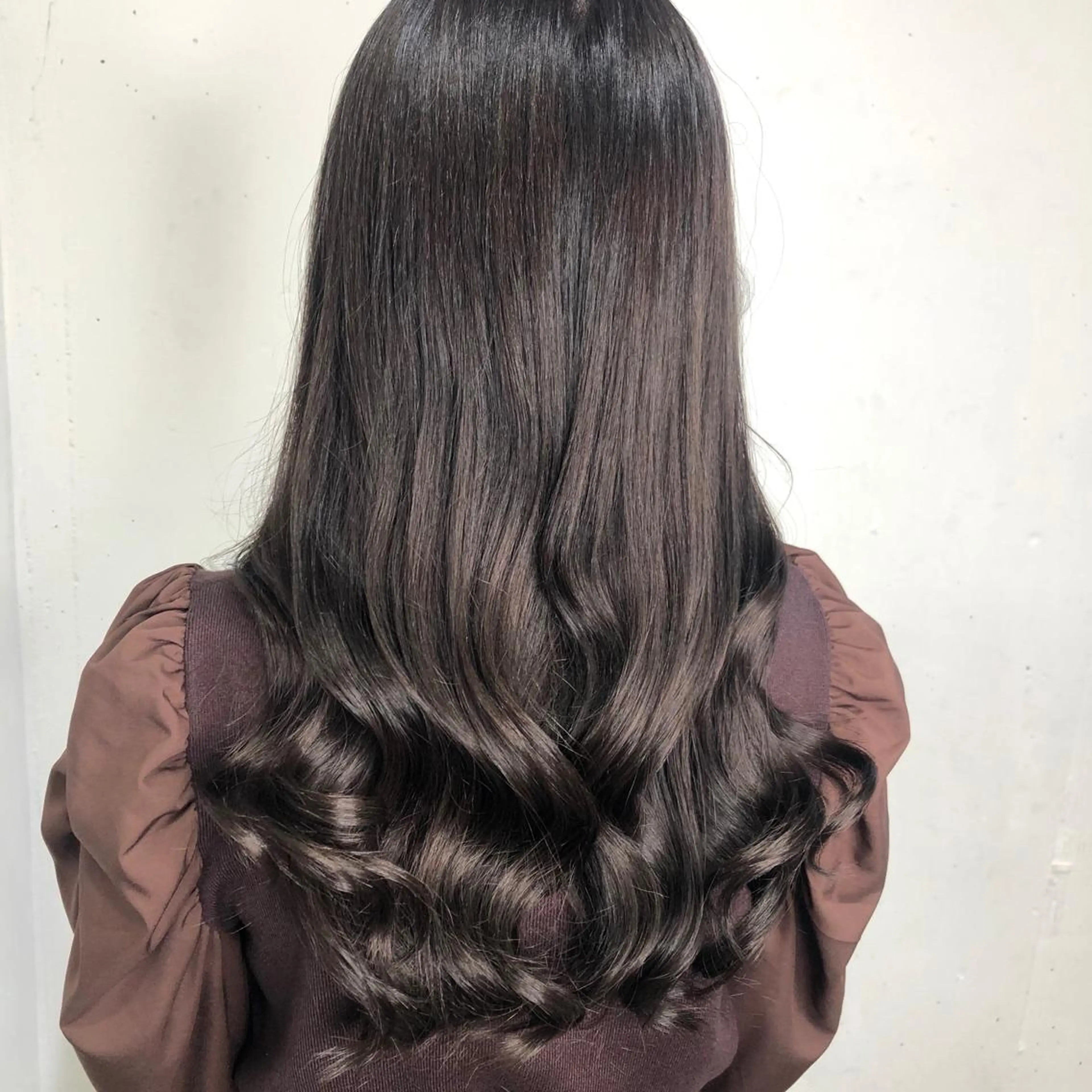 ロング カラー パーマ ヘアアレンジ ヘアカラー トリートメント エクステ ヘアセット 八巻 晴香のヘアスタイル